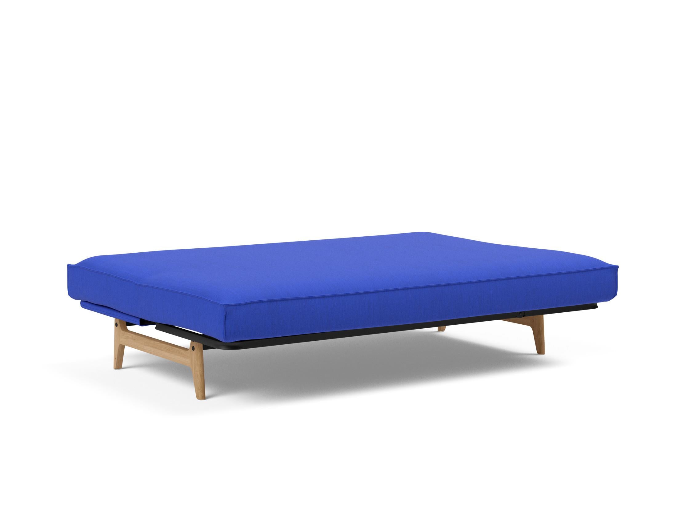Entdecken Sie das Aslak 140 Bettsofa von Innovation Living: stilvolles Design, bequeme Soft Spring Matratze und elegantes Sharp Plus Cover für höchsten Schlafkomfort.