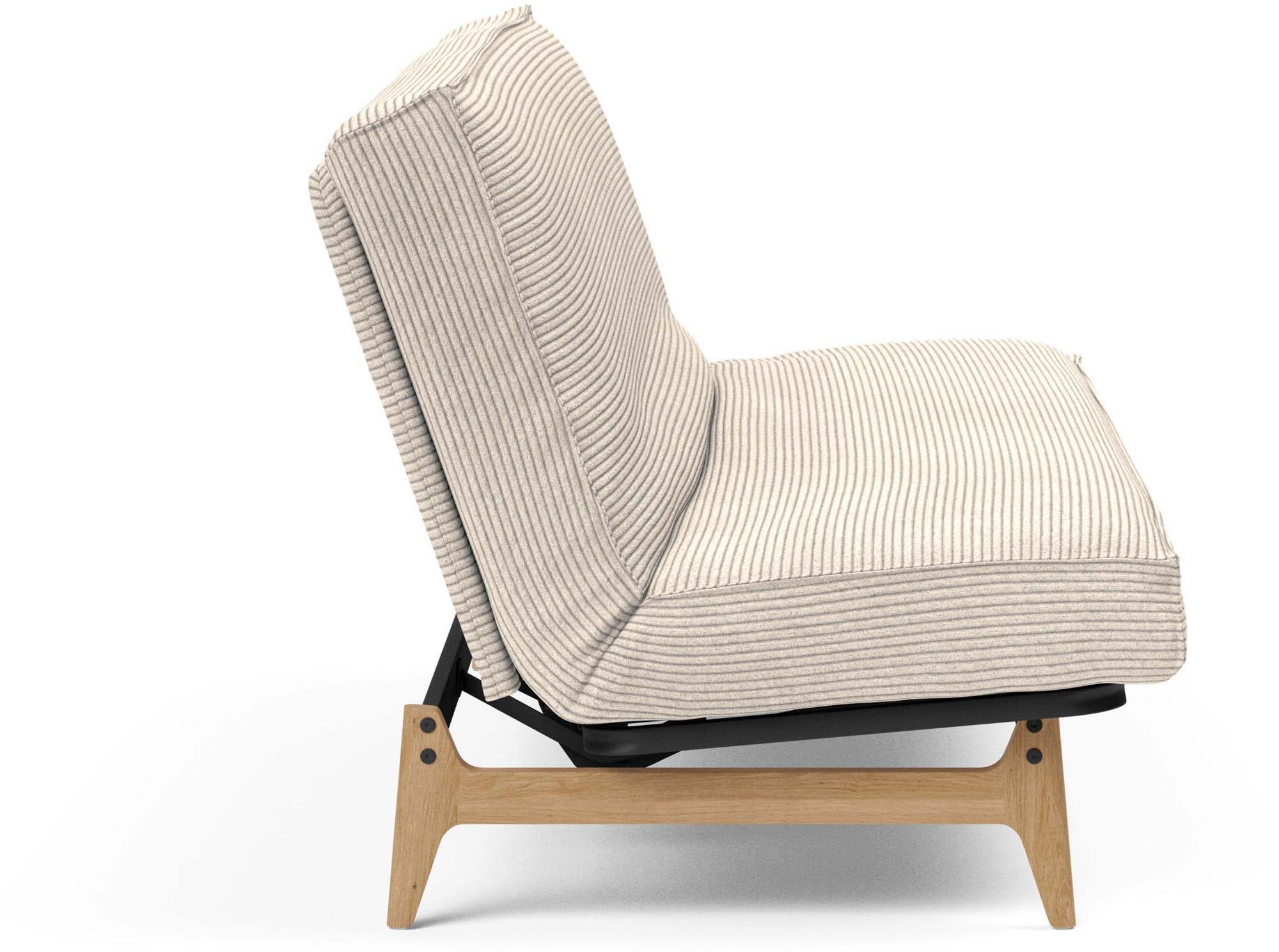 Erleben Sie das Aslak 140 Bettsofa mit Sharp Plus Cover – eine harmonische Verbindung von modernem Design, luxuriösem Schlafkomfort und langlebiger Qualität.