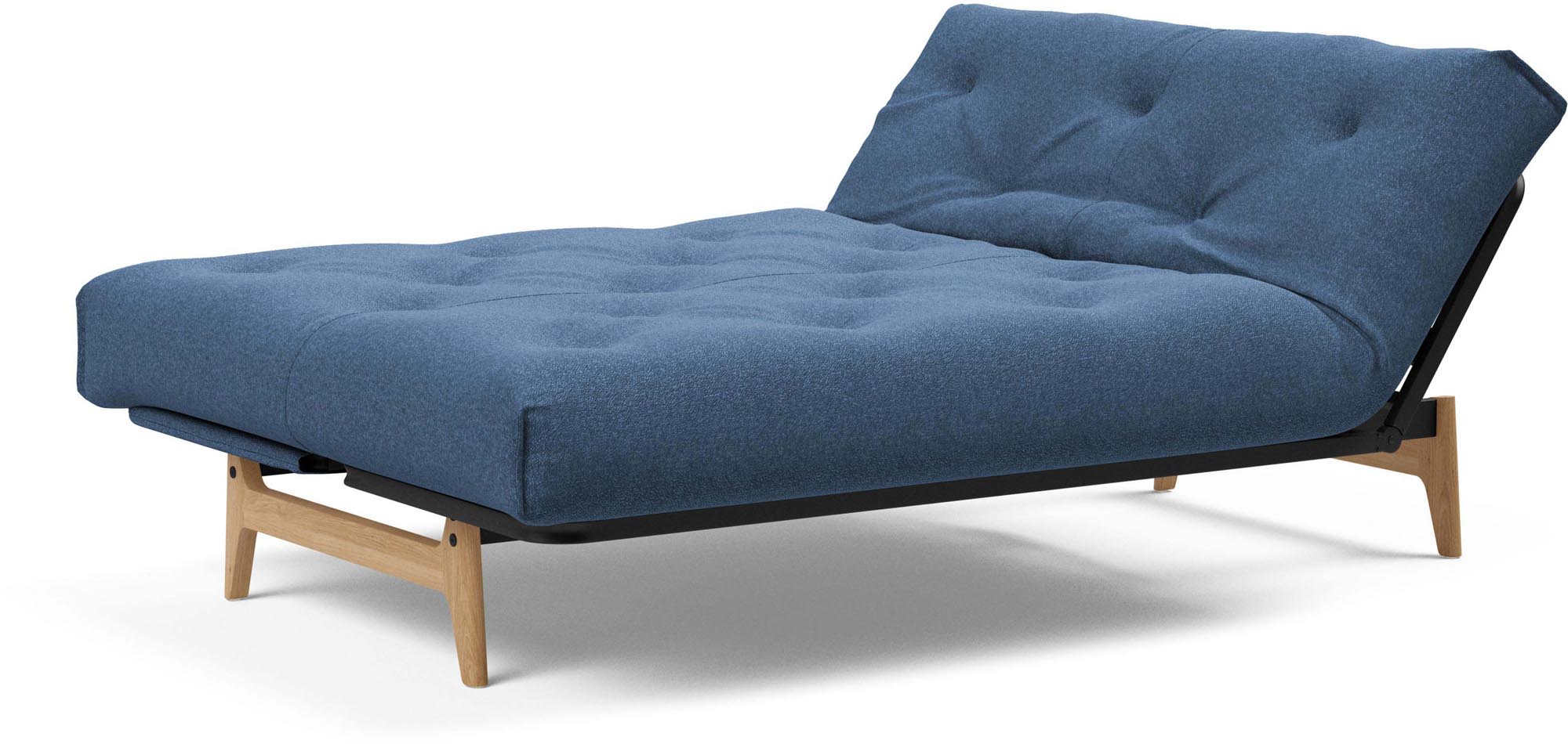 Erleben Sie das Aslak 140 Bettsofa von Innovation Living – modernes Nordic Design trifft auf komfortablen Latex für besten Schlafkomfort.