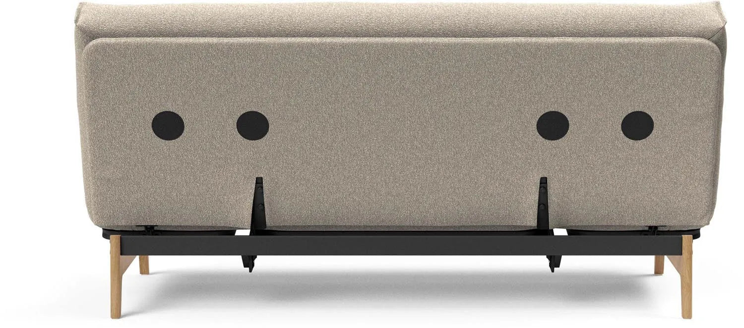 Erleben Sie das Aslak 140 Bettsofa von Innovation Living – modernes Nordic Design trifft auf komfortablen Latex für besten Schlafkomfort.