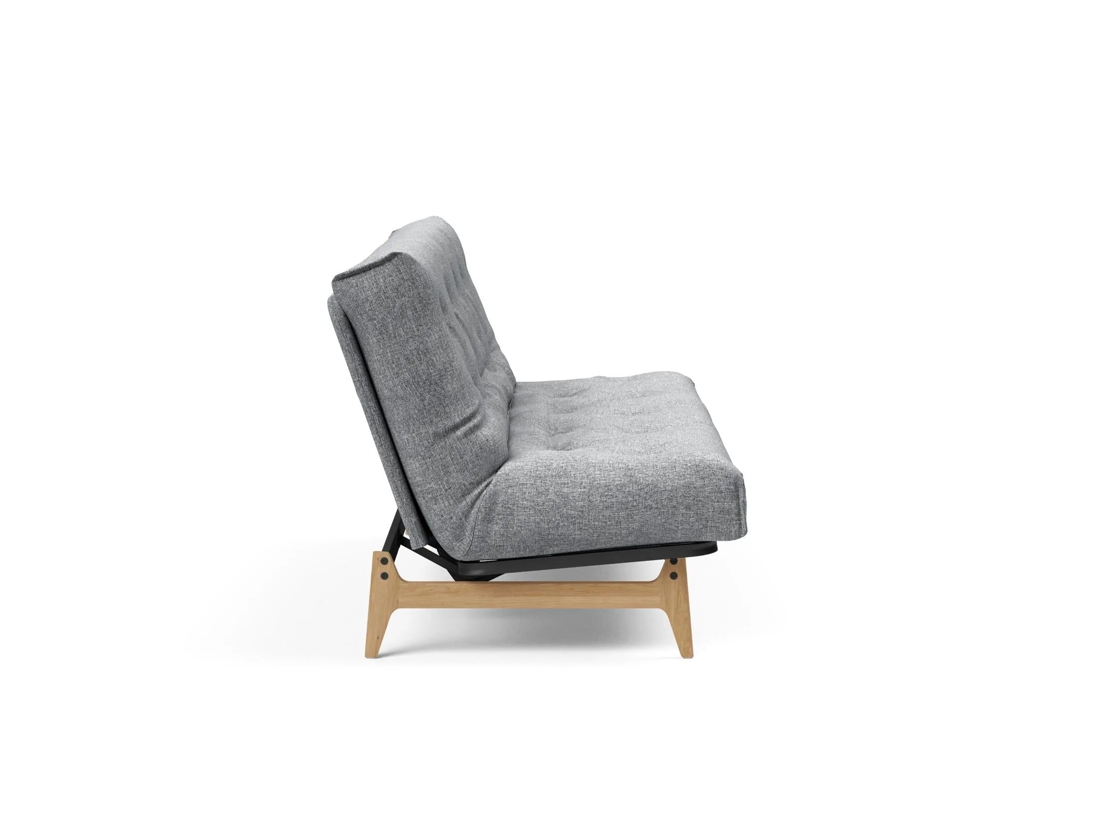 Erleben Sie das Aslak 140 Bettsofa von Innovation Living – modernes Nordic Design trifft auf komfortablen Latex für besten Schlafkomfort.
