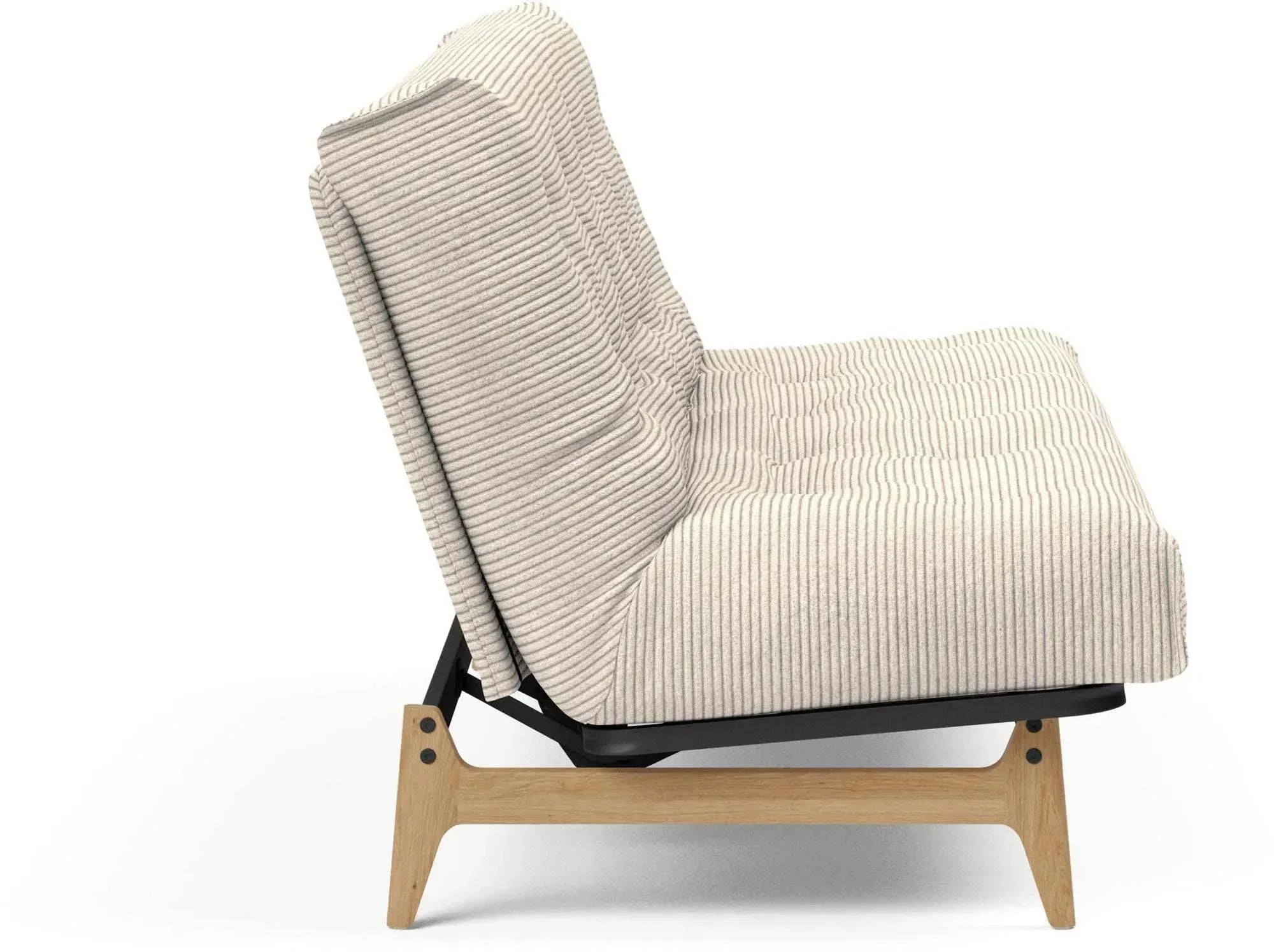Erleben Sie das Aslak 140 Bettsofa von Innovation Living – modernes Nordic Design trifft auf komfortablen Latex für besten Schlafkomfort.