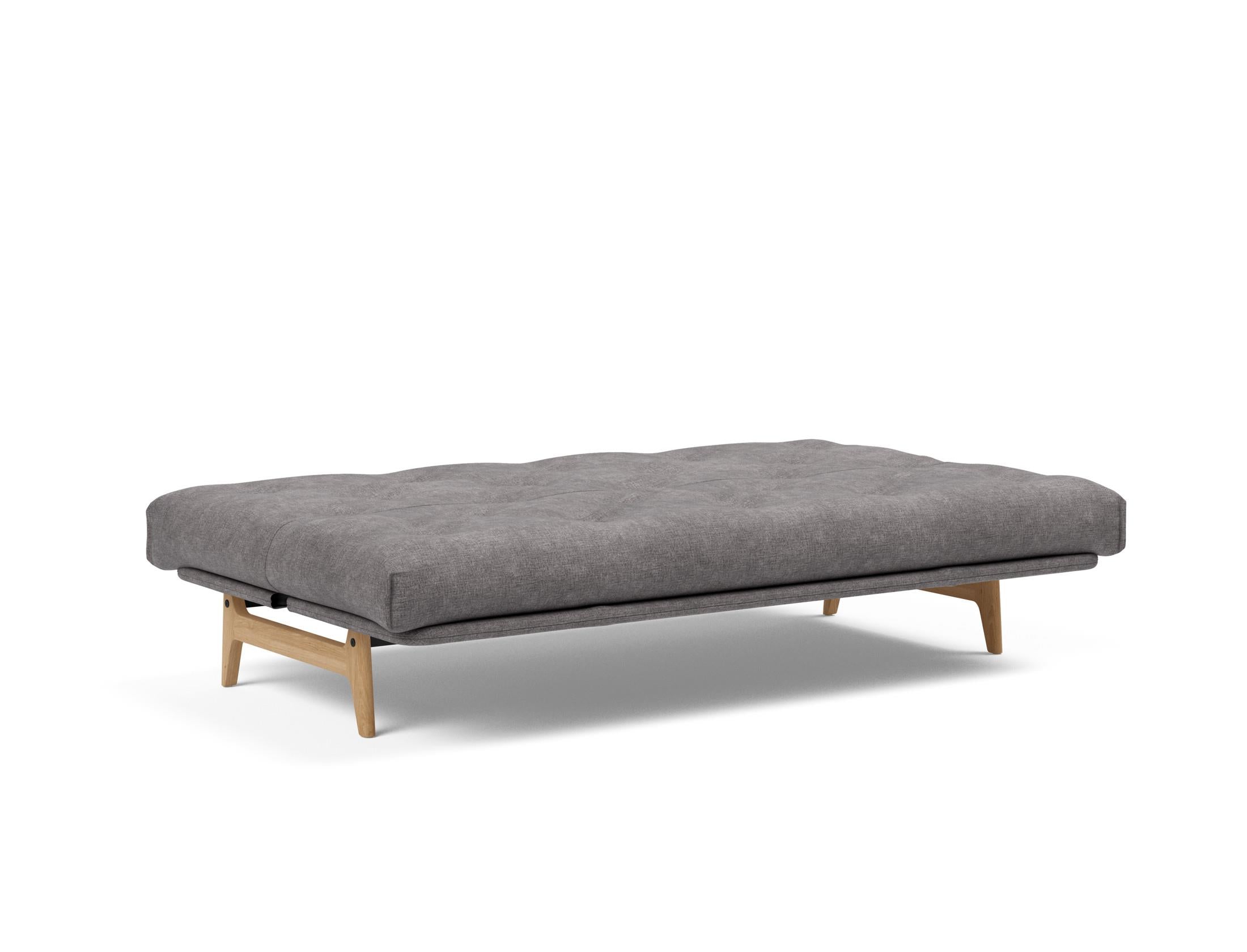 Entdecken Sie das Aslak 120 Bettsofa Nordic Soft Spring von Innovation Living – stilvolles Design trifft auf praktischen Komfort für Ihr Zuhause.