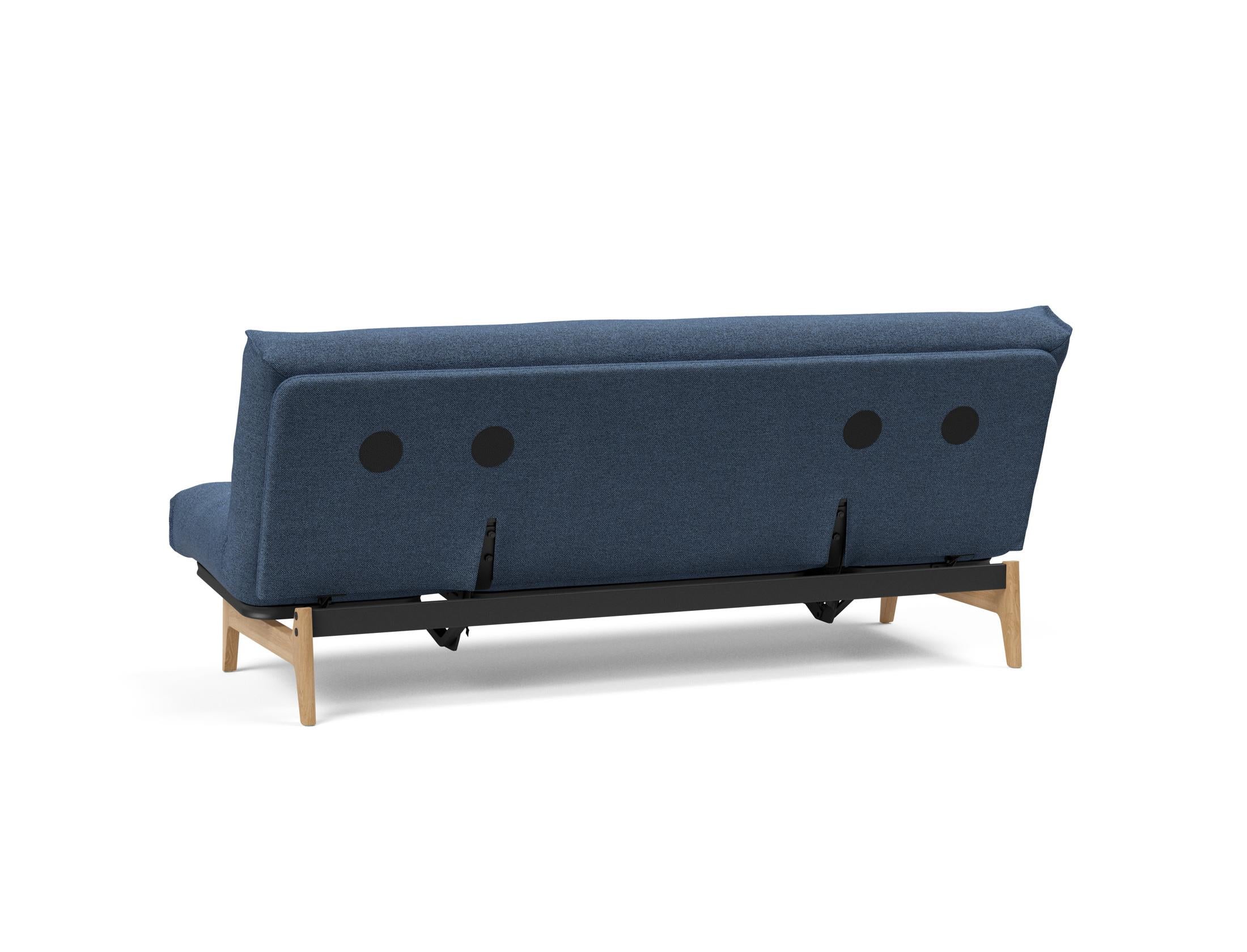 Erleben Sie das Aslak 120 Bettsofa Nordic Soft Spring von Innovation Living – eine perfekte Kombination aus modernem Stil und vielseitiger Funktionalität.