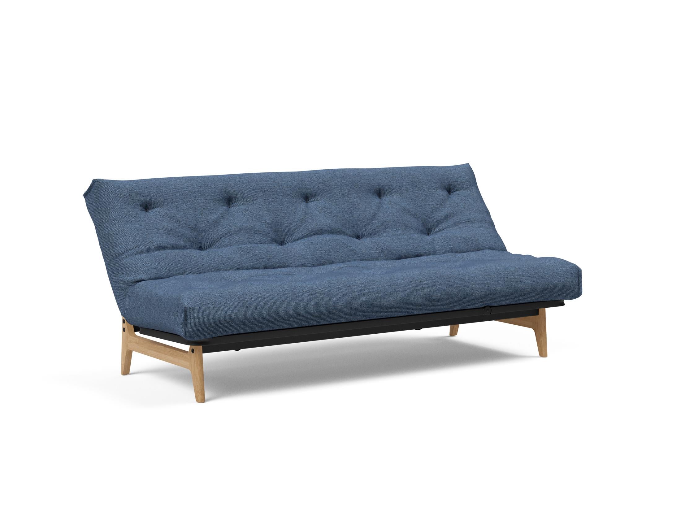 Entdecken Sie das Aslak 120 Bettsofa Nordic Soft Spring von Innovation Living – stilvolles Design trifft auf praktischen Komfort für Ihr Zuhause.