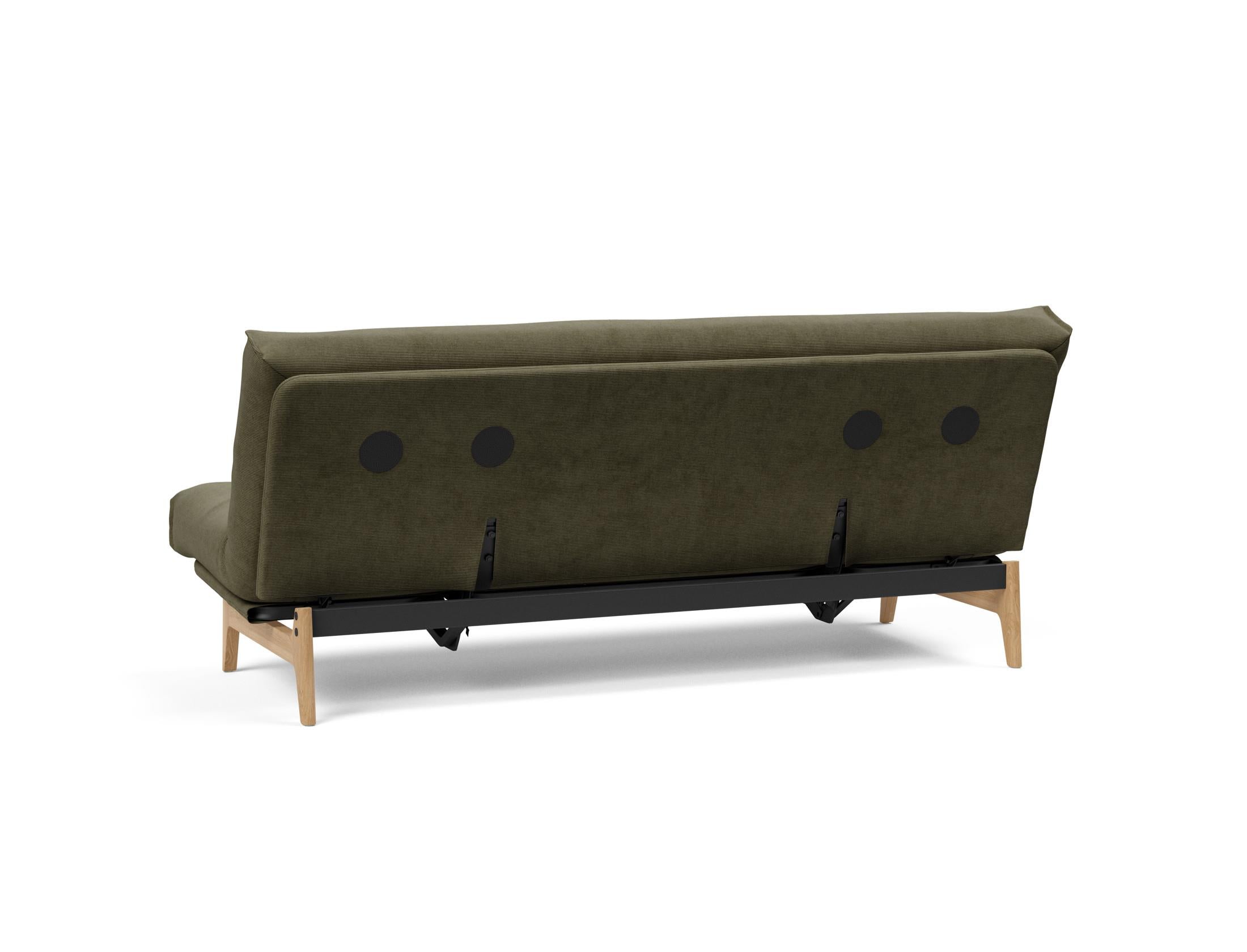 Erleben Sie das Aslak 120 Bettsofa Nordic Soft Spring von Innovation Living – eine perfekte Kombination aus modernem Stil und vielseitiger Funktionalität.