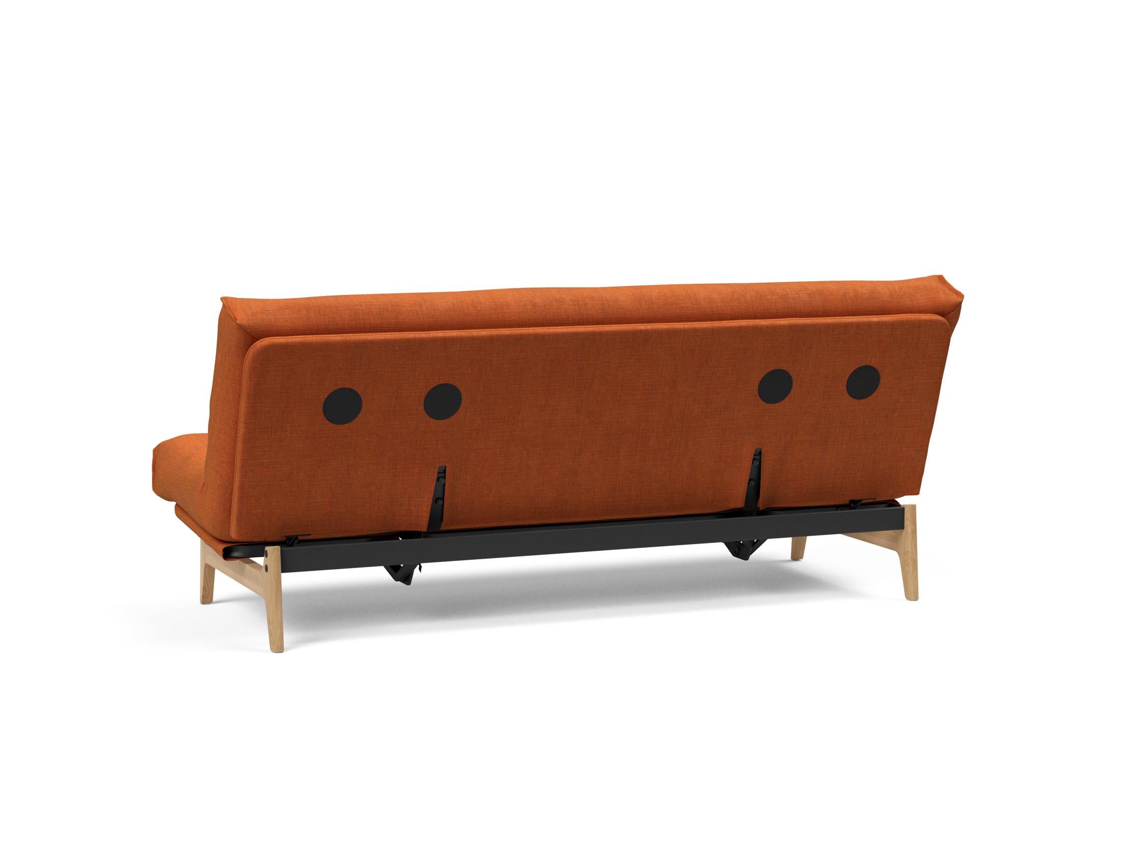 Erleben Sie das Aslak 120 Bettsofa Nordic Soft Spring von Innovation Living – eine perfekte Kombination aus modernem Stil und vielseitiger Funktionalität.