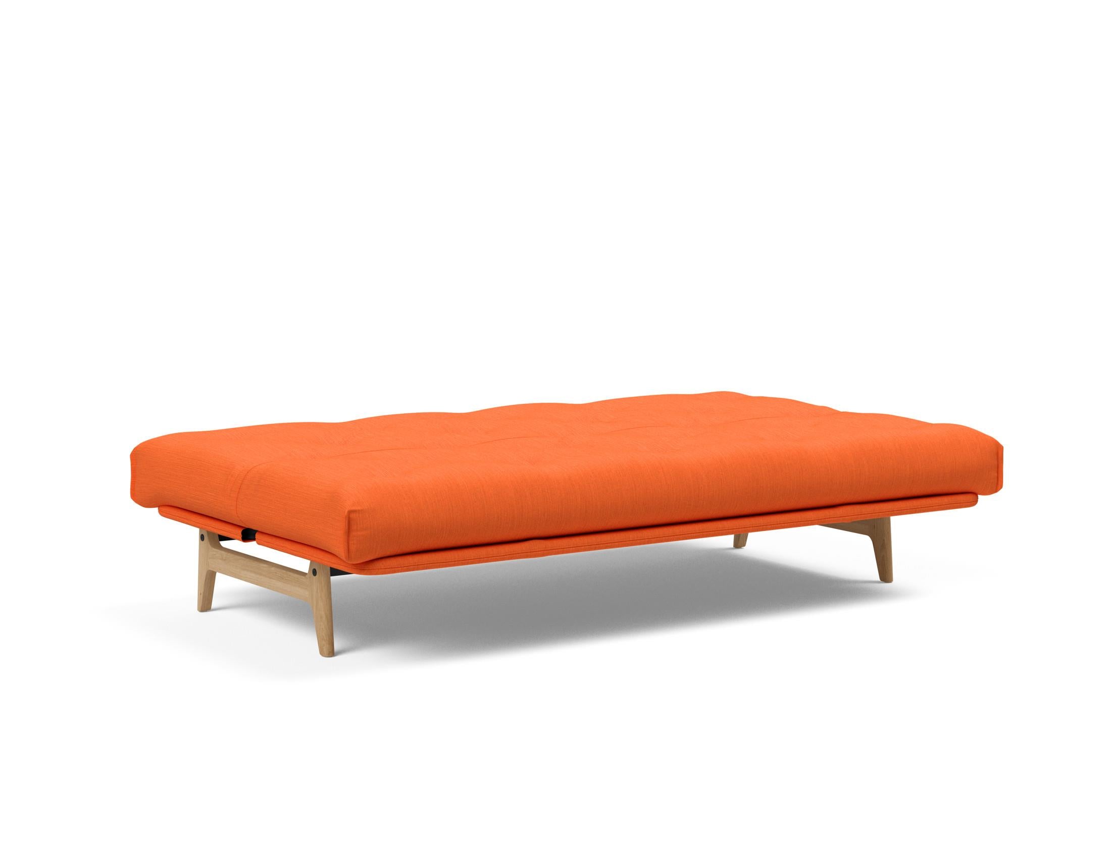 Entdecken Sie das Aslak 120 Bettsofa Nordic Soft Spring von Innovation Living – stilvolles Design trifft auf praktischen Komfort für Ihr Zuhause.