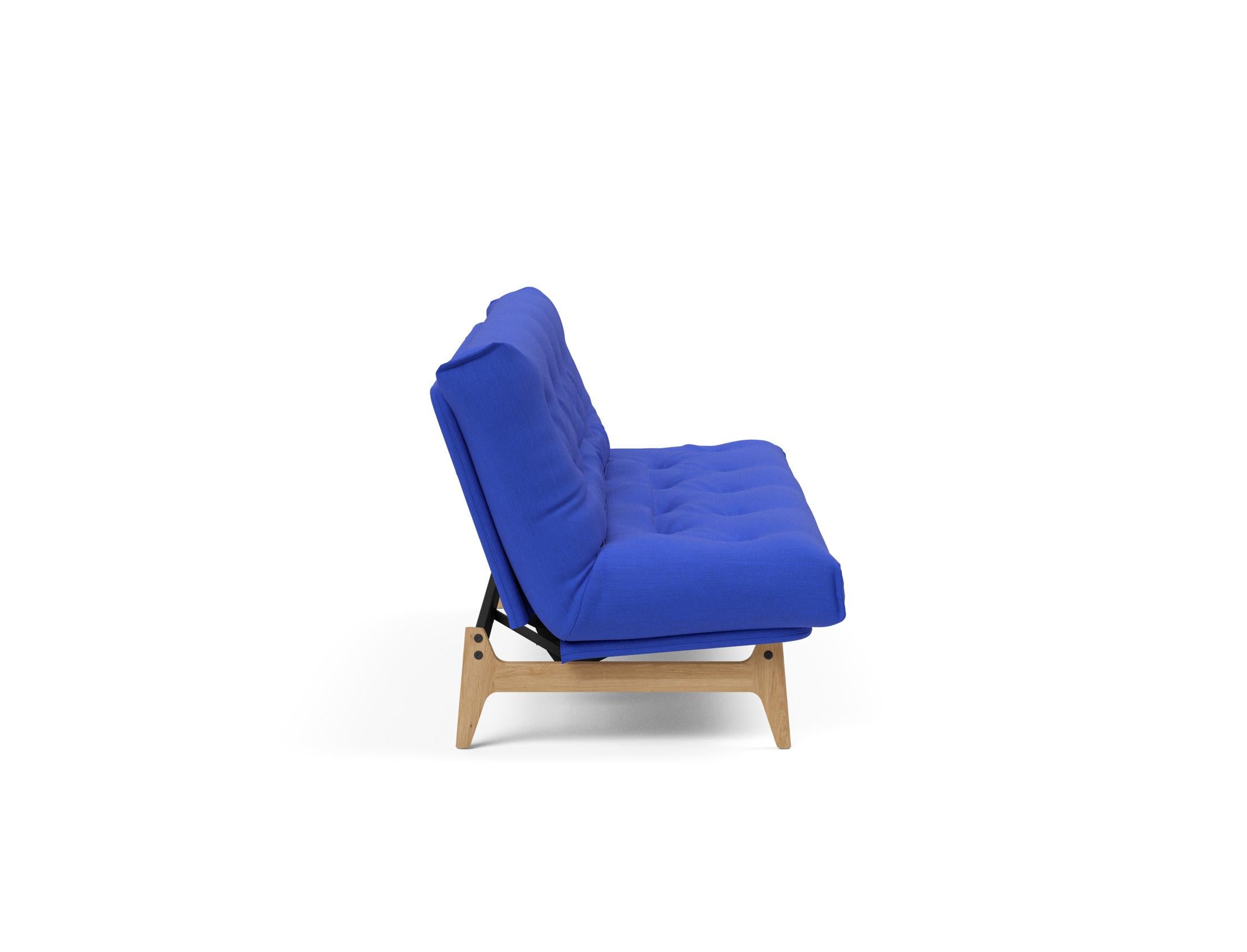 Erleben Sie das Aslak 120 Bettsofa Nordic Soft Spring von Innovation Living – eine perfekte Kombination aus modernem Stil und vielseitiger Funktionalität.