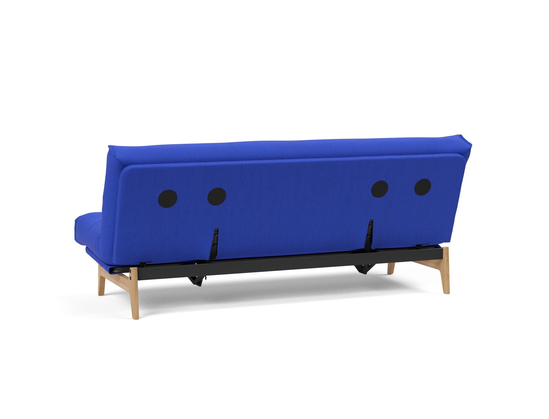 Erleben Sie das Aslak 120 Bettsofa Nordic Soft Spring von Innovation Living – eine perfekte Kombination aus modernem Stil und vielseitiger Funktionalität.