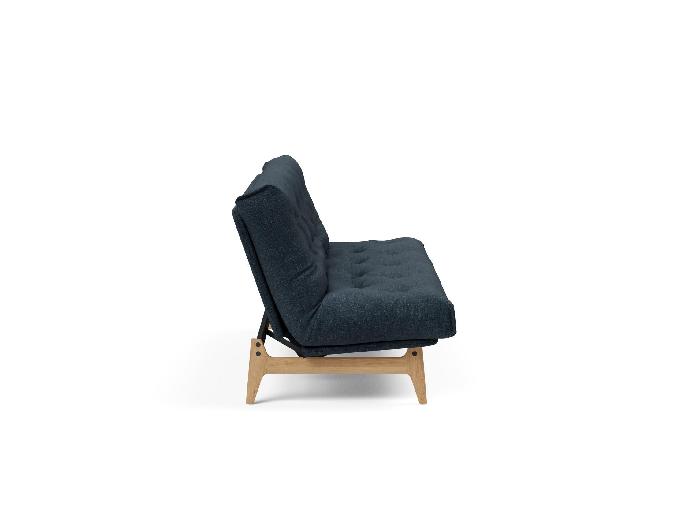 Erleben Sie das Aslak 120 Bettsofa Nordic Soft Spring von Innovation Living – eine perfekte Kombination aus modernem Stil und vielseitiger Funktionalität.