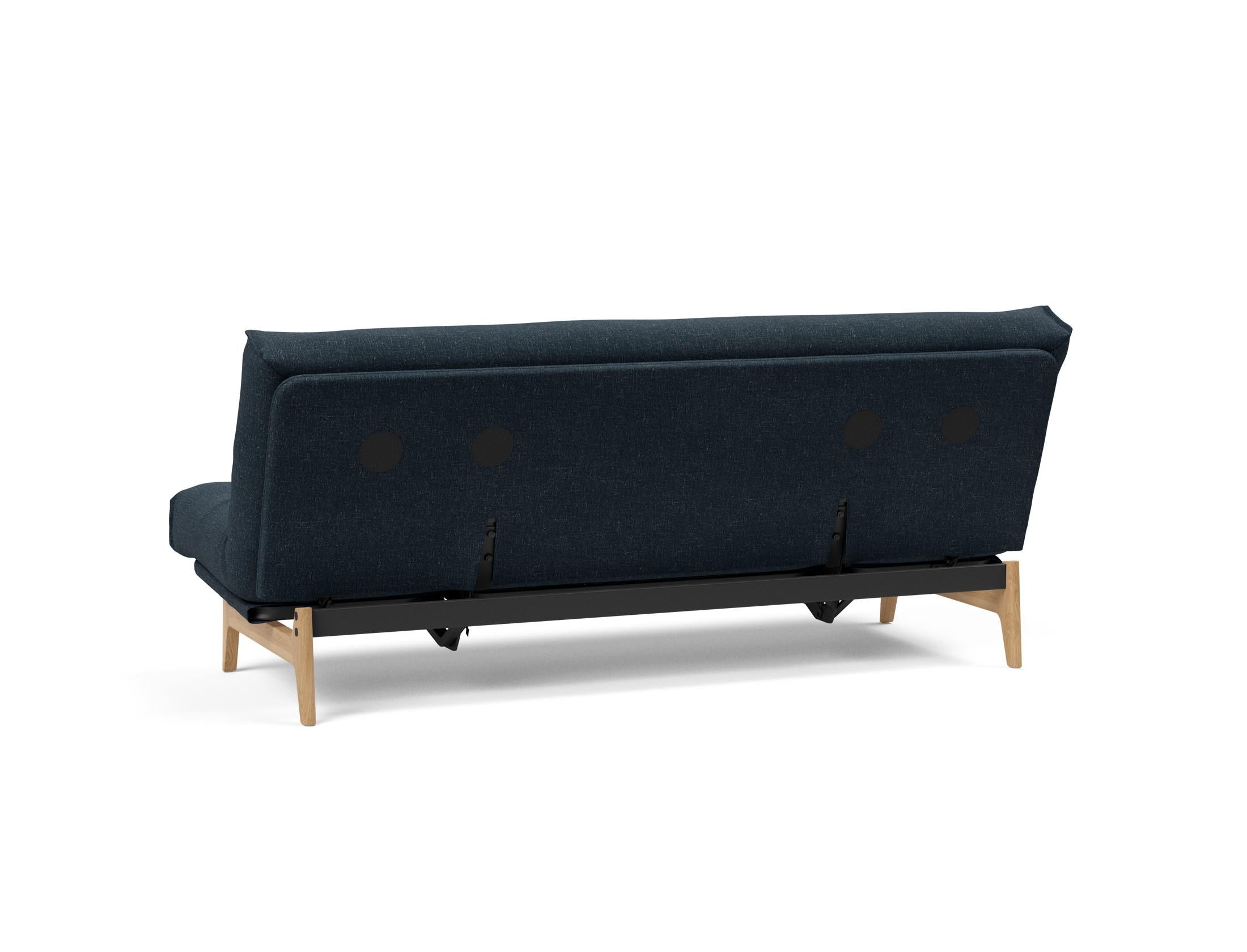 Erleben Sie das Aslak 120 Bettsofa Nordic Soft Spring von Innovation Living – eine perfekte Kombination aus modernem Stil und vielseitiger Funktionalität.