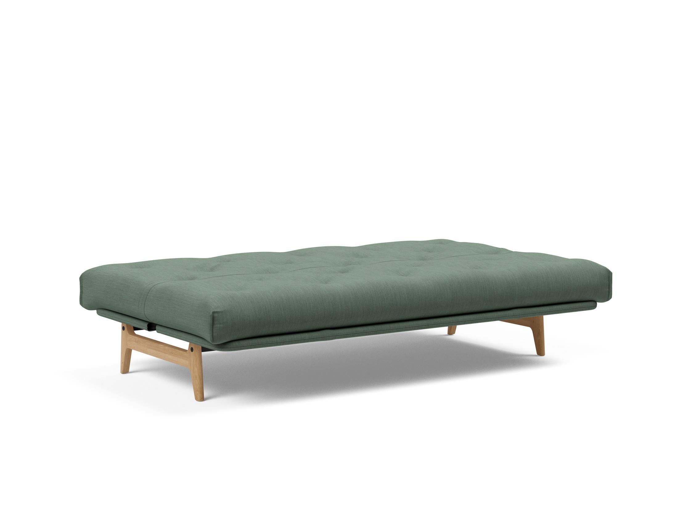 Entdecken Sie das Aslak 120 Bettsofa Nordic Soft Spring von Innovation Living – stilvolles Design trifft auf praktischen Komfort für Ihr Zuhause.