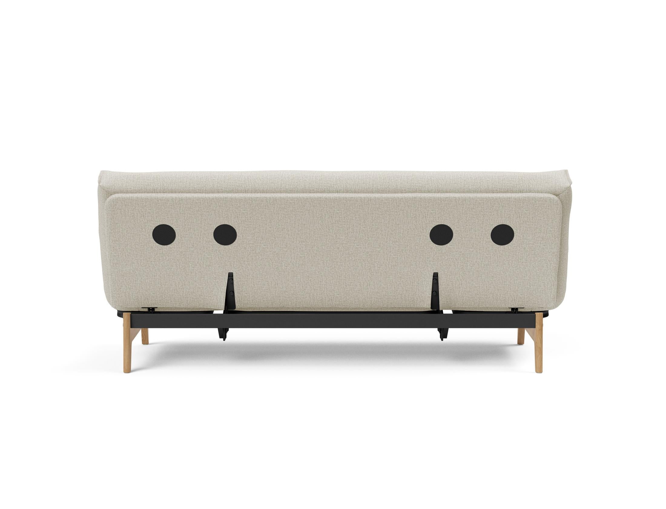 Erleben Sie das Aslak 120 Bettsofa Nordic Soft Spring von Innovation Living – eine perfekte Kombination aus modernem Stil und vielseitiger Funktionalität.