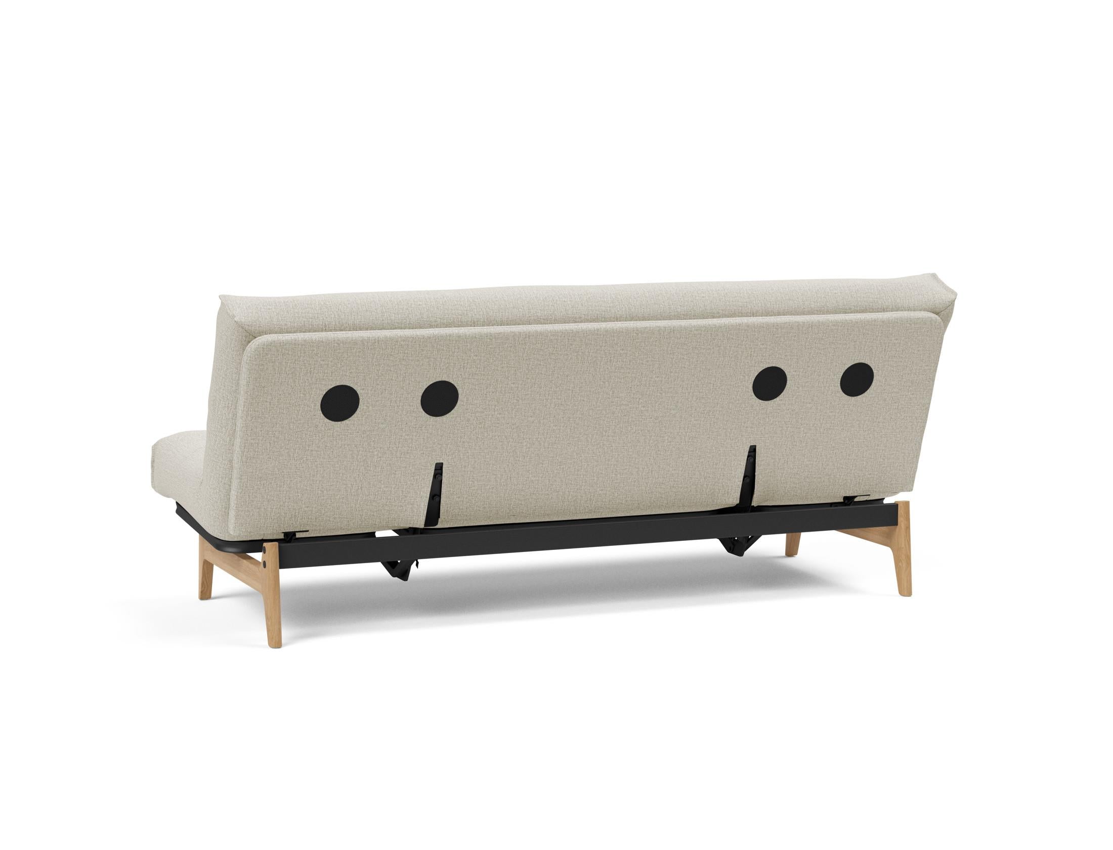 Entdecken Sie das Aslak 120 Bettsofa Nordic Soft Spring von Innovation Living – stilvolles Design trifft auf praktischen Komfort für Ihr Zuhause.