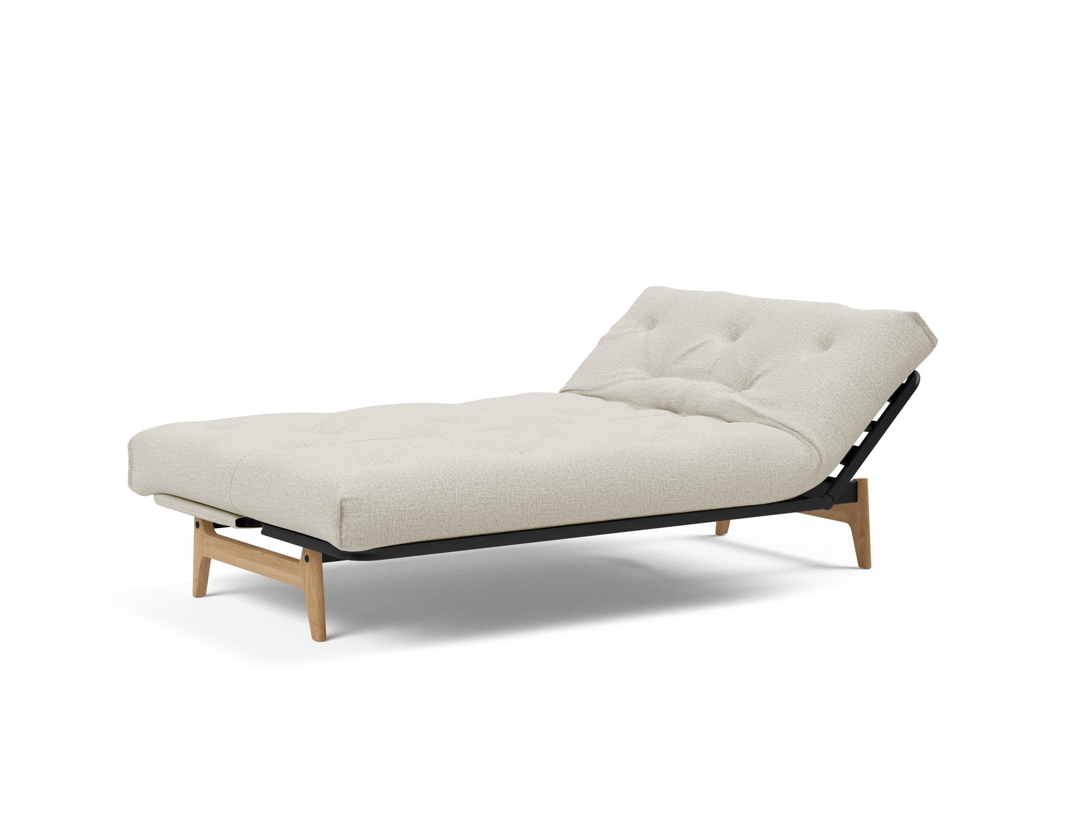 Entdecken Sie das Aslak 120 Bettsofa Nordic Soft Spring von Innovation Living – stilvolles Design trifft auf praktischen Komfort für Ihr Zuhause.