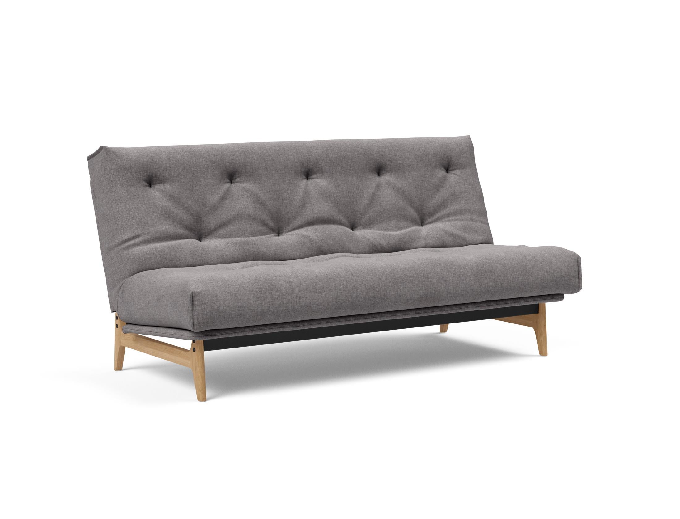 Entdecken Sie das Aslak 140 Bettsofa Nordic: Elegantes skandinavisches Design trifft auf den bequemen Soft Spring Bezug für erholsame Nächte.