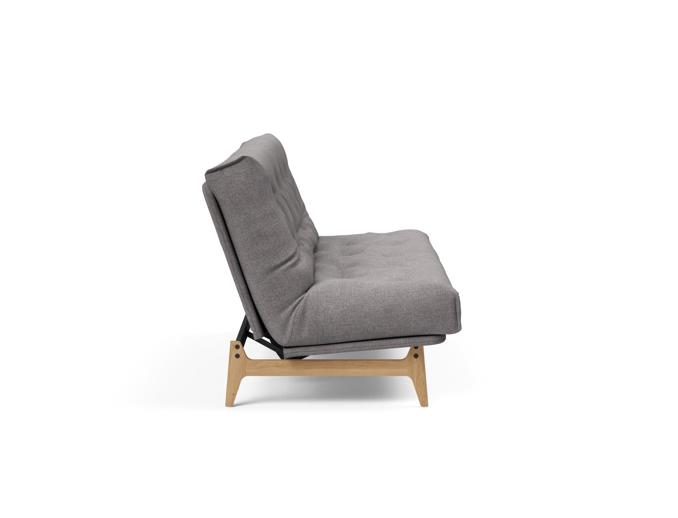Erleben Sie das Aslak 140 Bettsofa Nordic: Stilvolles skandinavisches Design und der komfortable Soft Spring Bezug sorgen für perfekten Schlafkomfort.