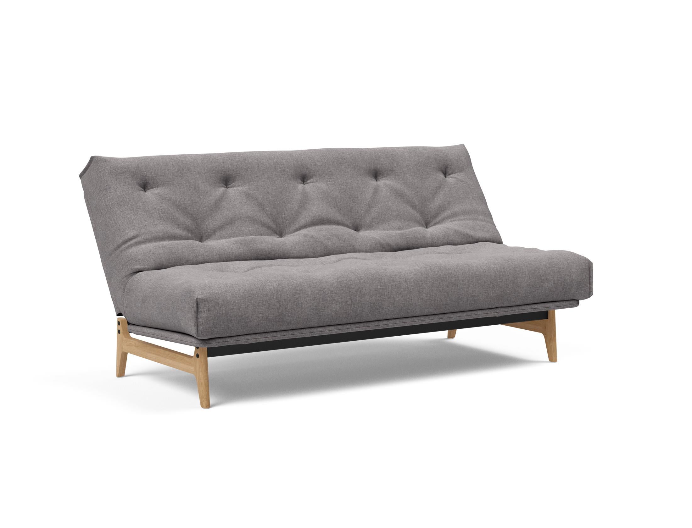 Entdecken Sie das Aslak 140 Bettsofa Nordic: Elegantes skandinavisches Design trifft auf den bequemen Soft Spring Bezug für erholsame Nächte.
