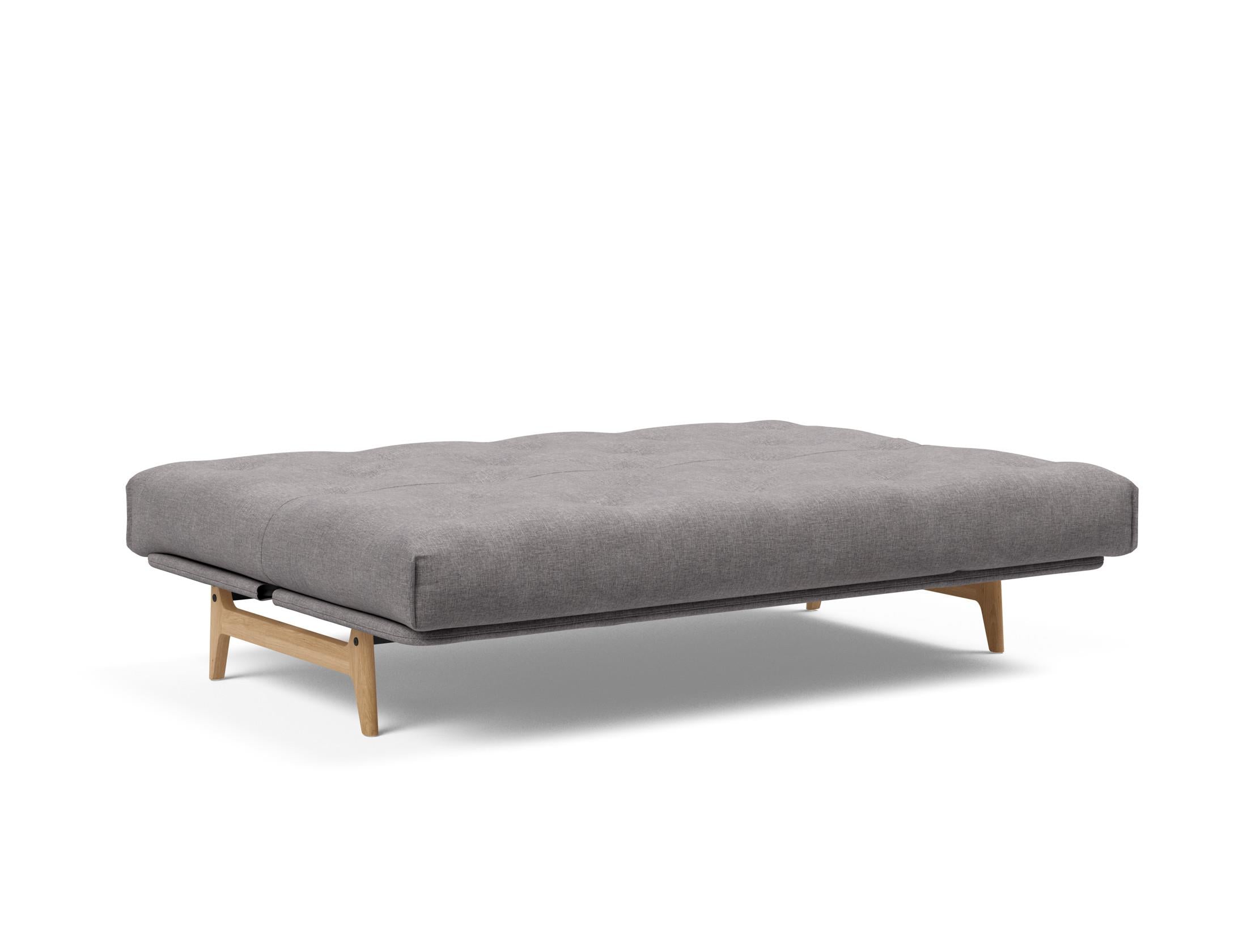 Entdecken Sie das Aslak 140 Bettsofa Nordic: Elegantes skandinavisches Design trifft auf den bequemen Soft Spring Bezug für erholsame Nächte.