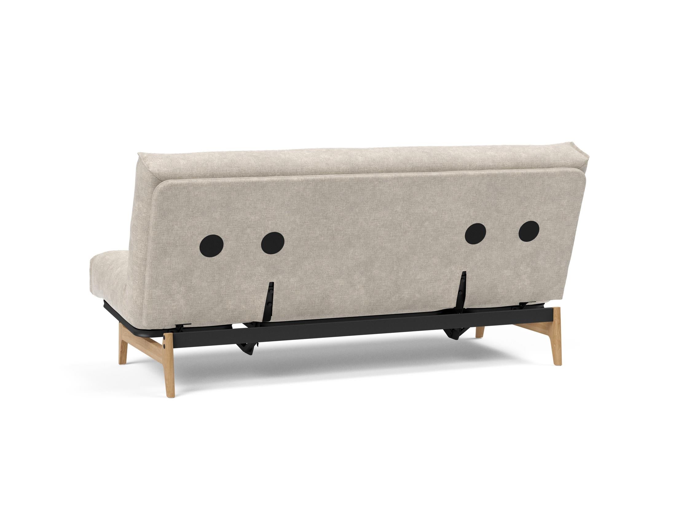 Erleben Sie das Aslak 140 Bettsofa Nordic Soft Spring von Innovation Living – eine perfekte Kombination aus modernem Stil und optimalem Schlafkomfort.