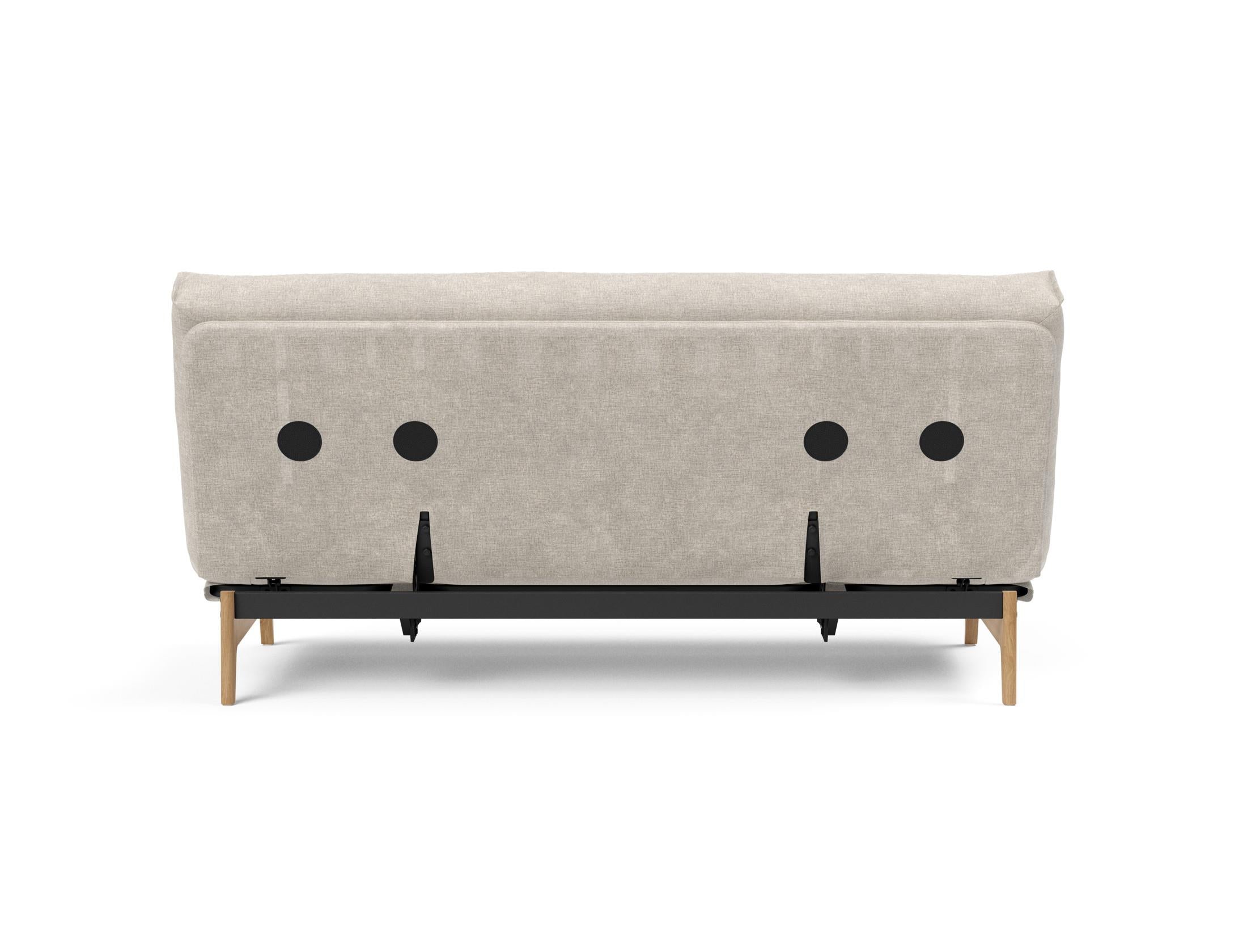 Entdecken Sie das Aslak 140 Bettsofa Nordic: Elegantes skandinavisches Design trifft auf den bequemen Soft Spring Bezug für erholsame Nächte.