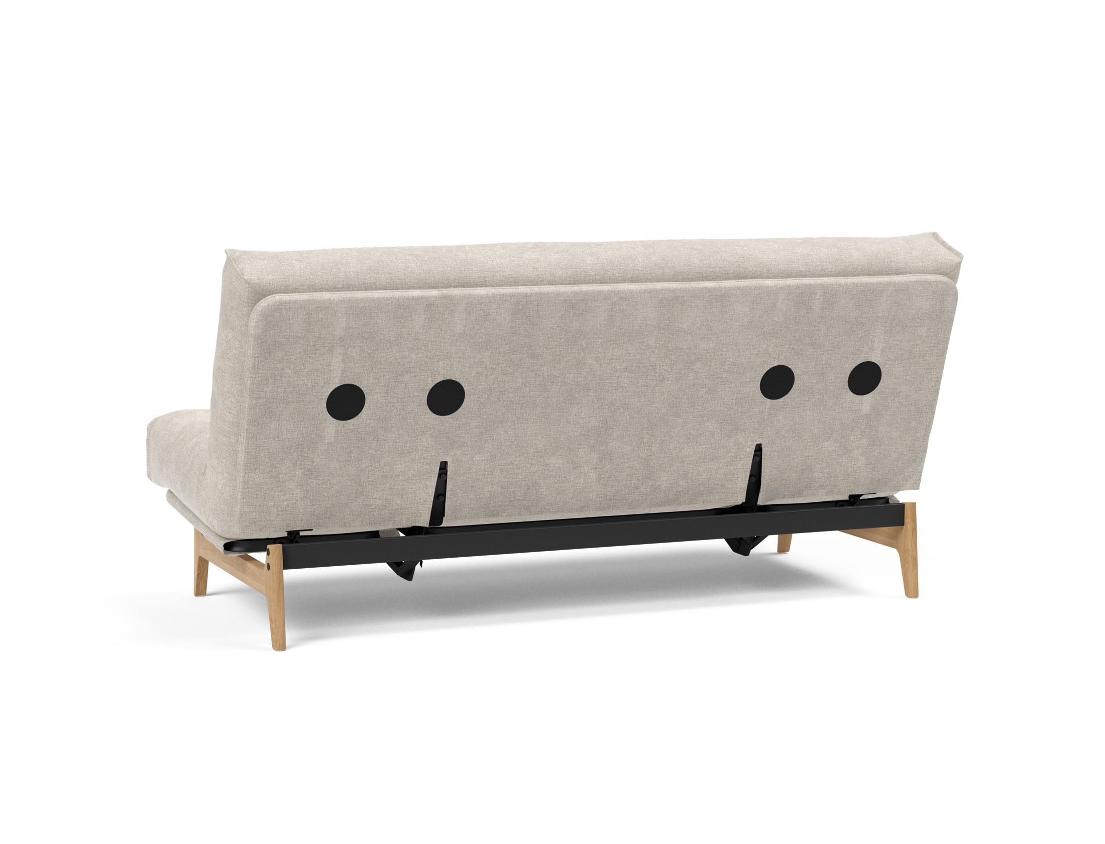 Erleben Sie das Aslak 140 Bettsofa Nordic: Stilvolles skandinavisches Design und der komfortable Soft Spring Bezug sorgen für perfekten Schlafkomfort.