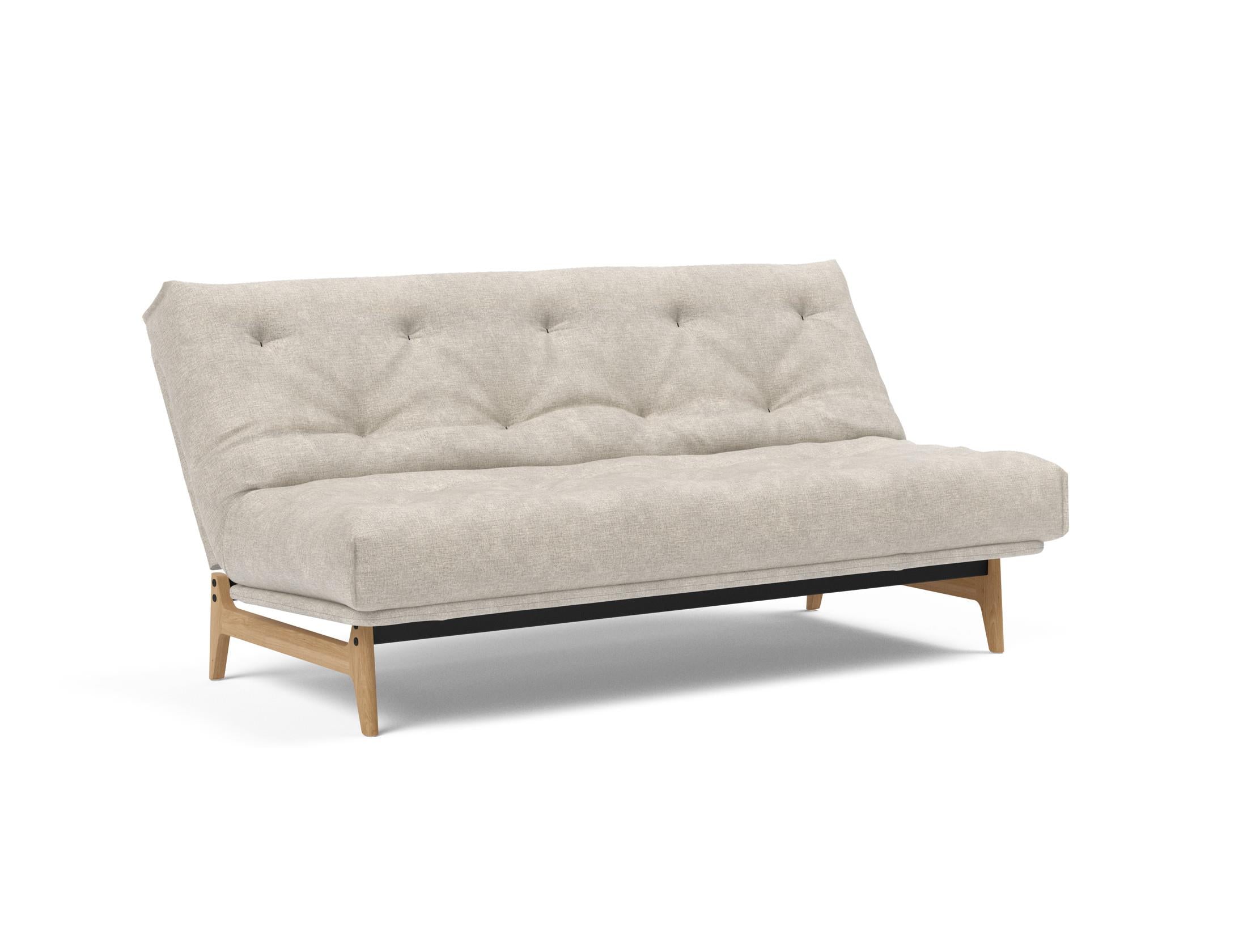 Entdecken Sie das Aslak 140 Bettsofa Nordic: Elegantes skandinavisches Design trifft auf den bequemen Soft Spring Bezug für erholsame Nächte.