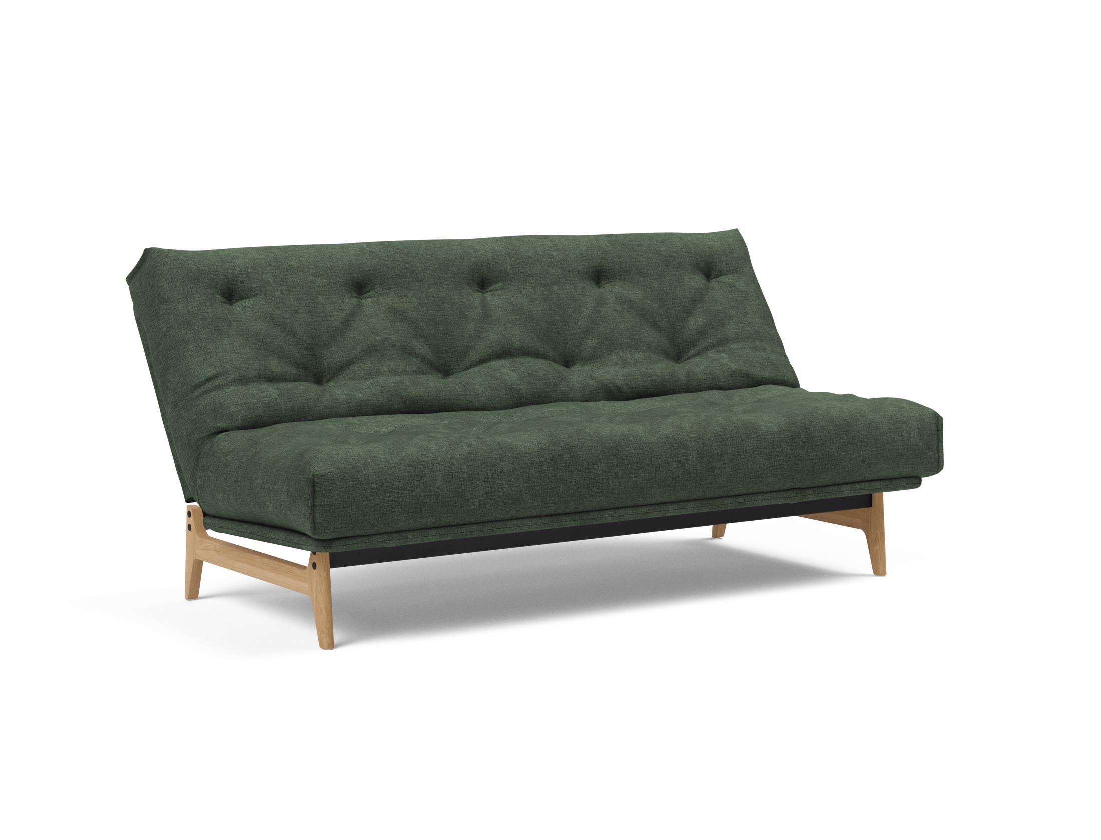 Entdecken Sie das Aslak 140 Bettsofa Nordic: Elegantes skandinavisches Design trifft auf den bequemen Soft Spring Bezug für erholsame Nächte.