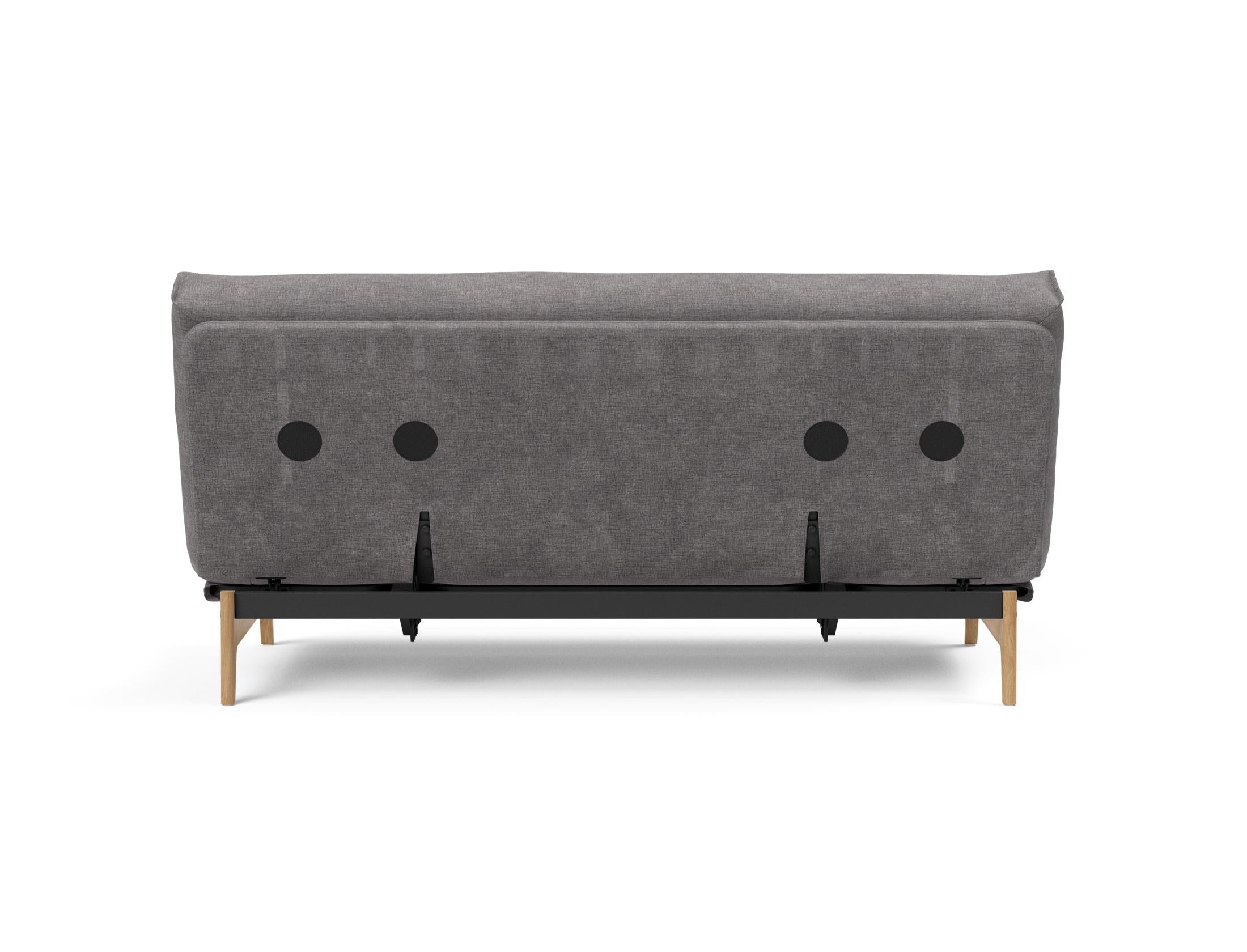 Entdecken Sie das Aslak 140 Bettsofa Nordic: Elegantes skandinavisches Design trifft auf den bequemen Soft Spring Bezug für erholsame Nächte.