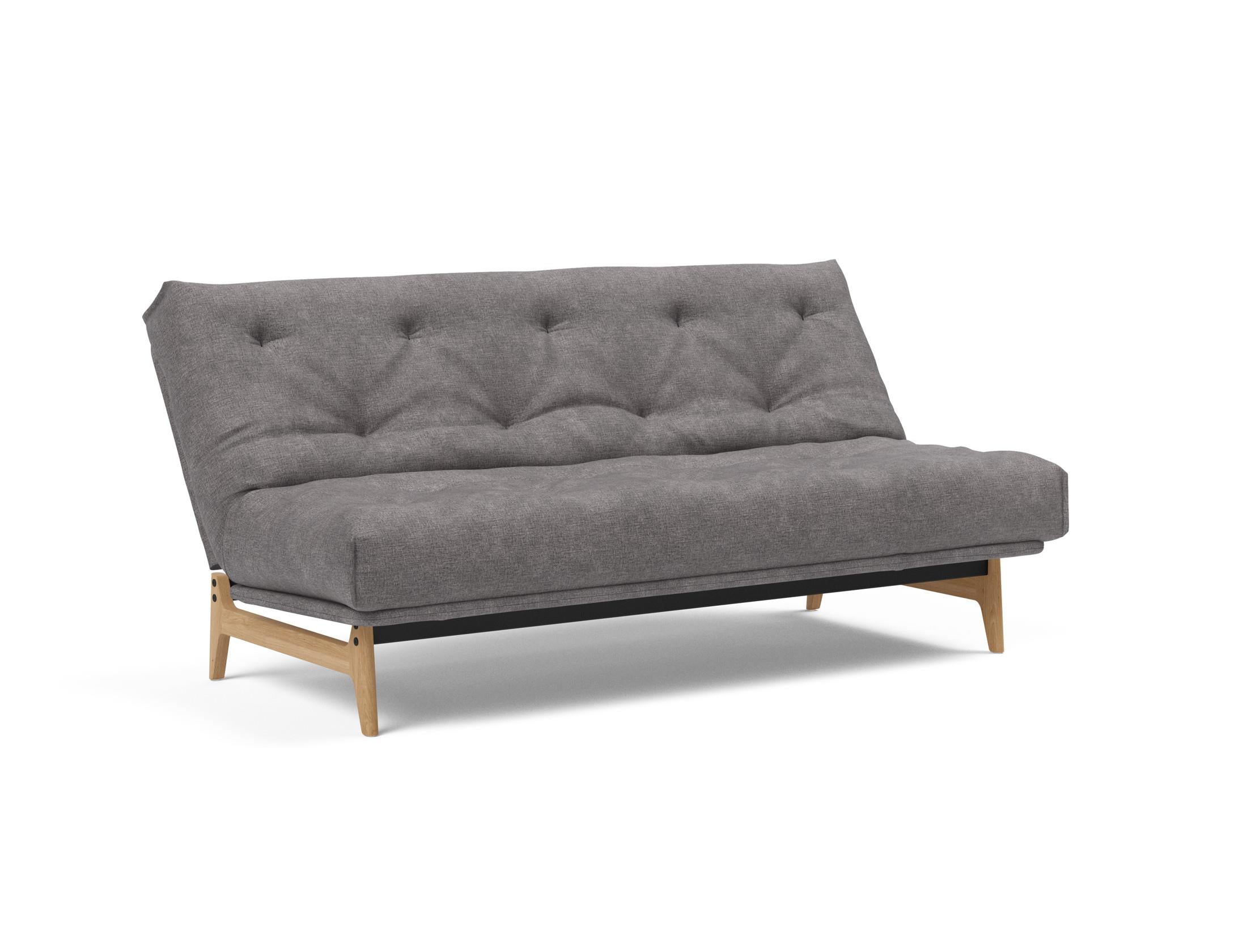 Entdecken Sie das Aslak 140 Bettsofa Nordic: Elegantes skandinavisches Design trifft auf den bequemen Soft Spring Bezug für erholsame Nächte.