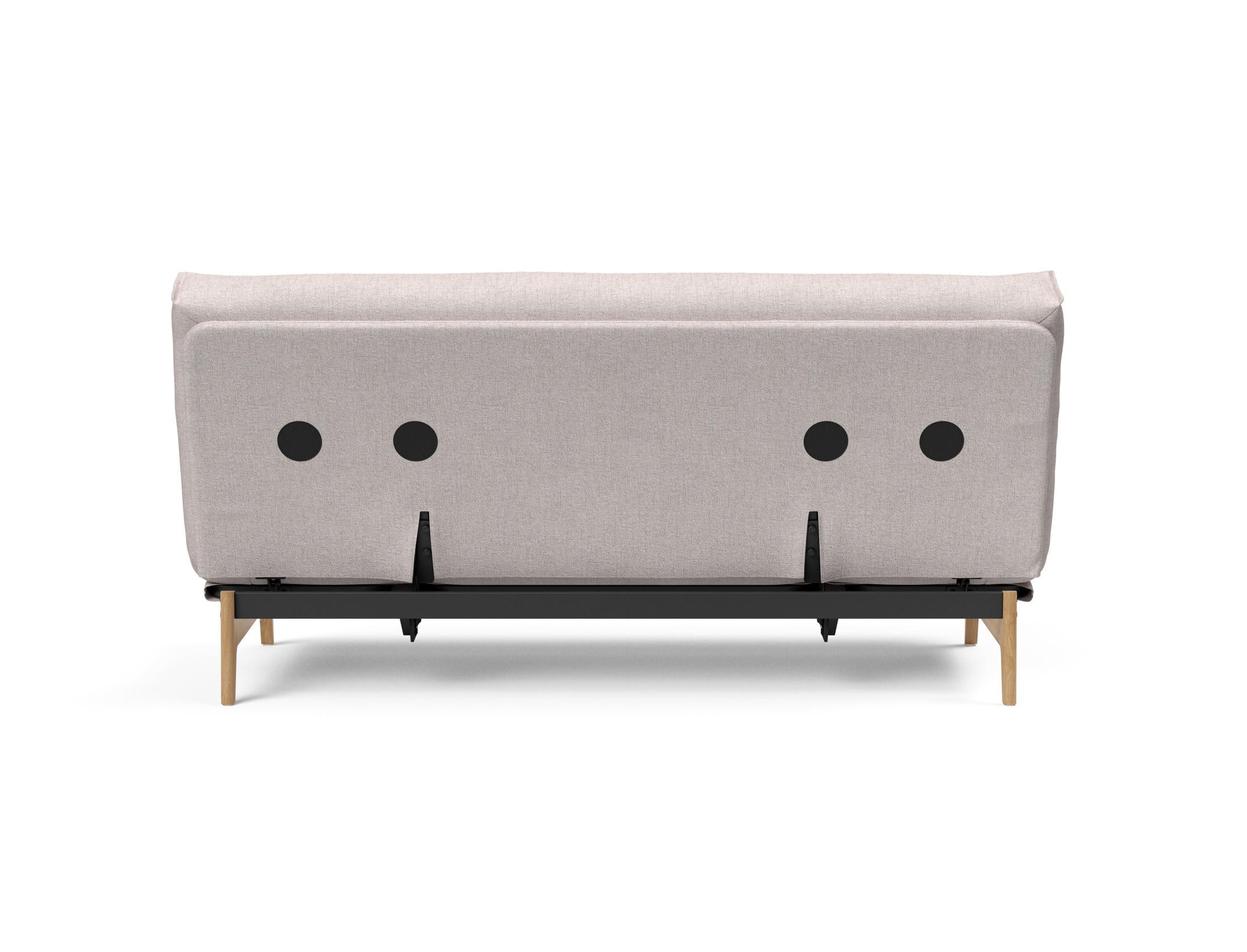 Entdecken Sie das Aslak 140 Bettsofa Nordic: Elegantes skandinavisches Design trifft auf den bequemen Soft Spring Bezug für erholsame Nächte.
