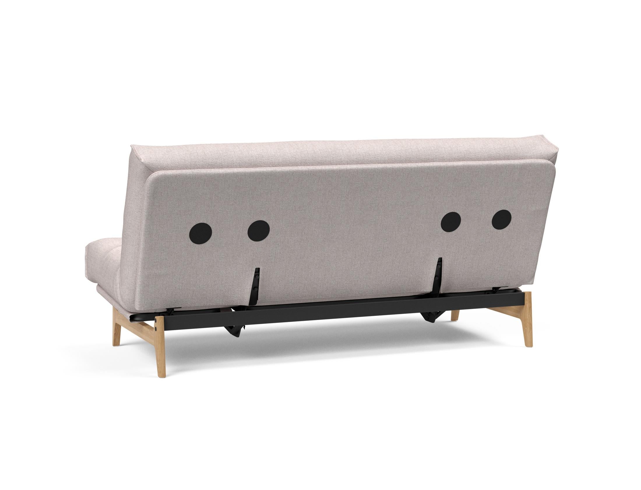 Erleben Sie das Aslak 140 Bettsofa Nordic: Stilvolles skandinavisches Design und der komfortable Soft Spring Bezug sorgen für perfekten Schlafkomfort.