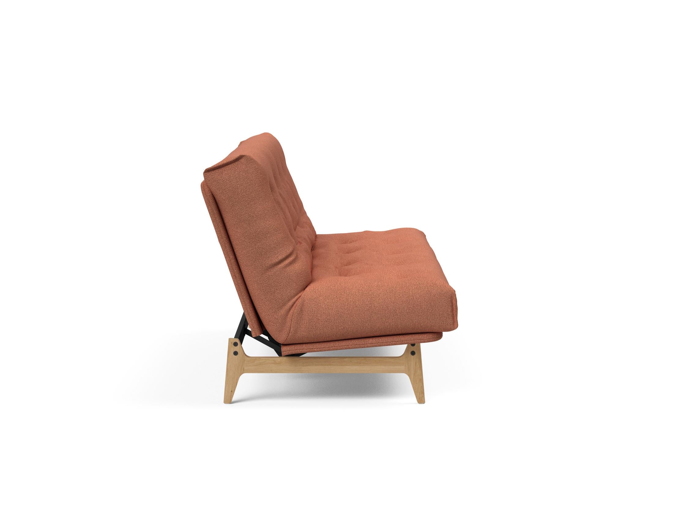 Erleben Sie das Aslak 140 Bettsofa Nordic: Stilvolles skandinavisches Design und der komfortable Soft Spring Bezug sorgen für perfekten Schlafkomfort.