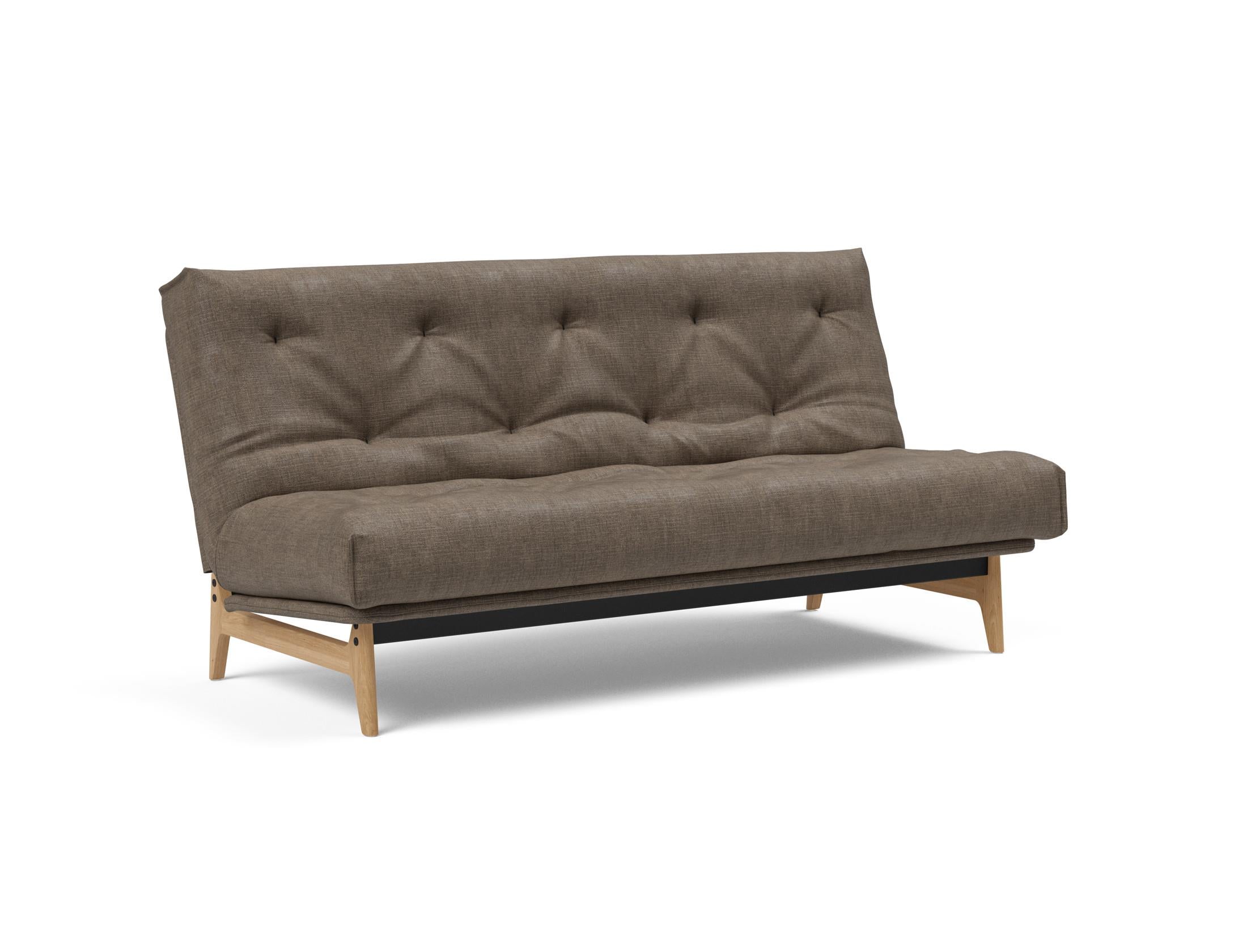 Entdecken Sie das Aslak 140 Bettsofa Nordic: Elegantes skandinavisches Design trifft auf den bequemen Soft Spring Bezug für erholsame Nächte.