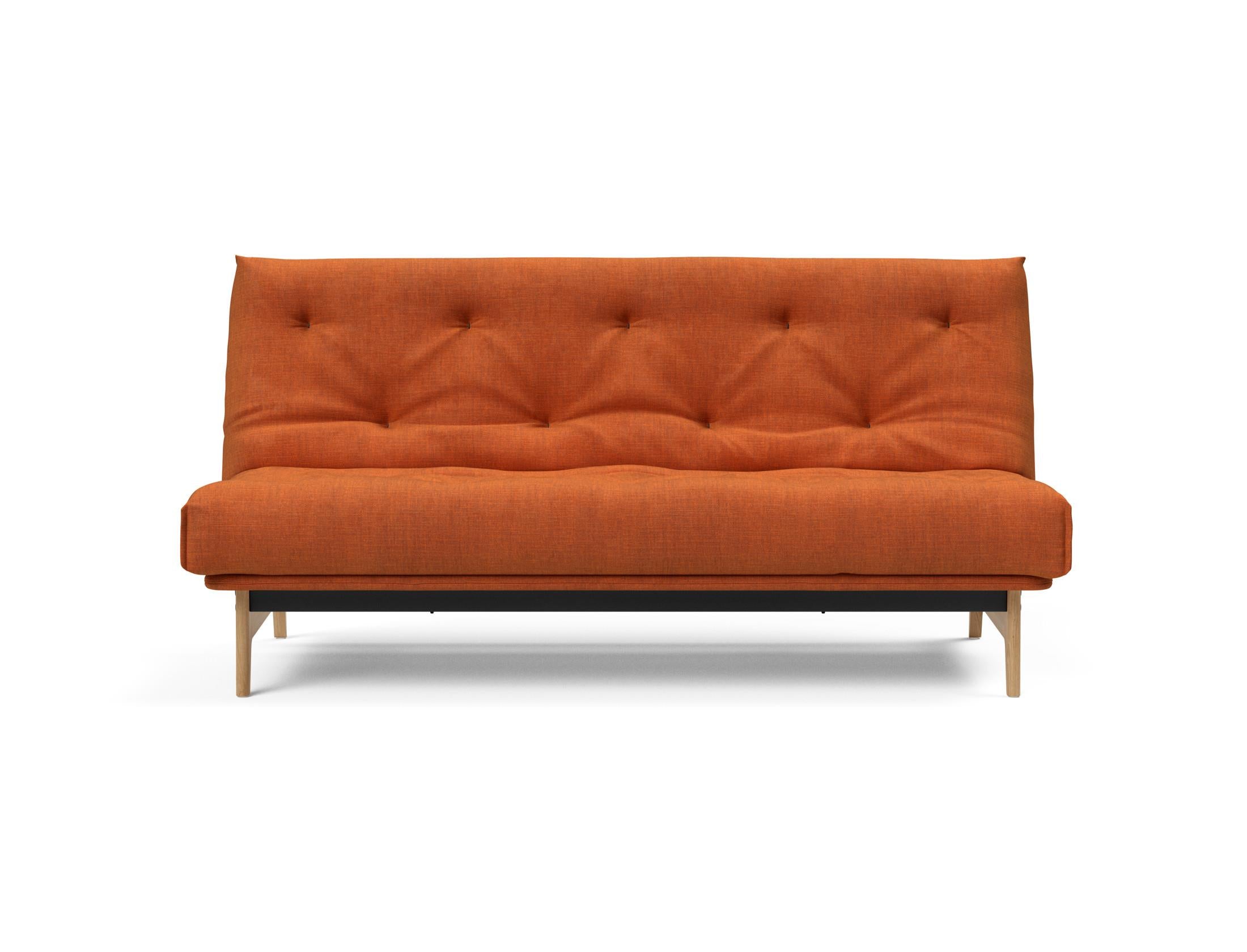 Erleben Sie das Aslak 140 Bettsofa Nordic: Stilvolles skandinavisches Design und der komfortable Soft Spring Bezug sorgen für perfekten Schlafkomfort.