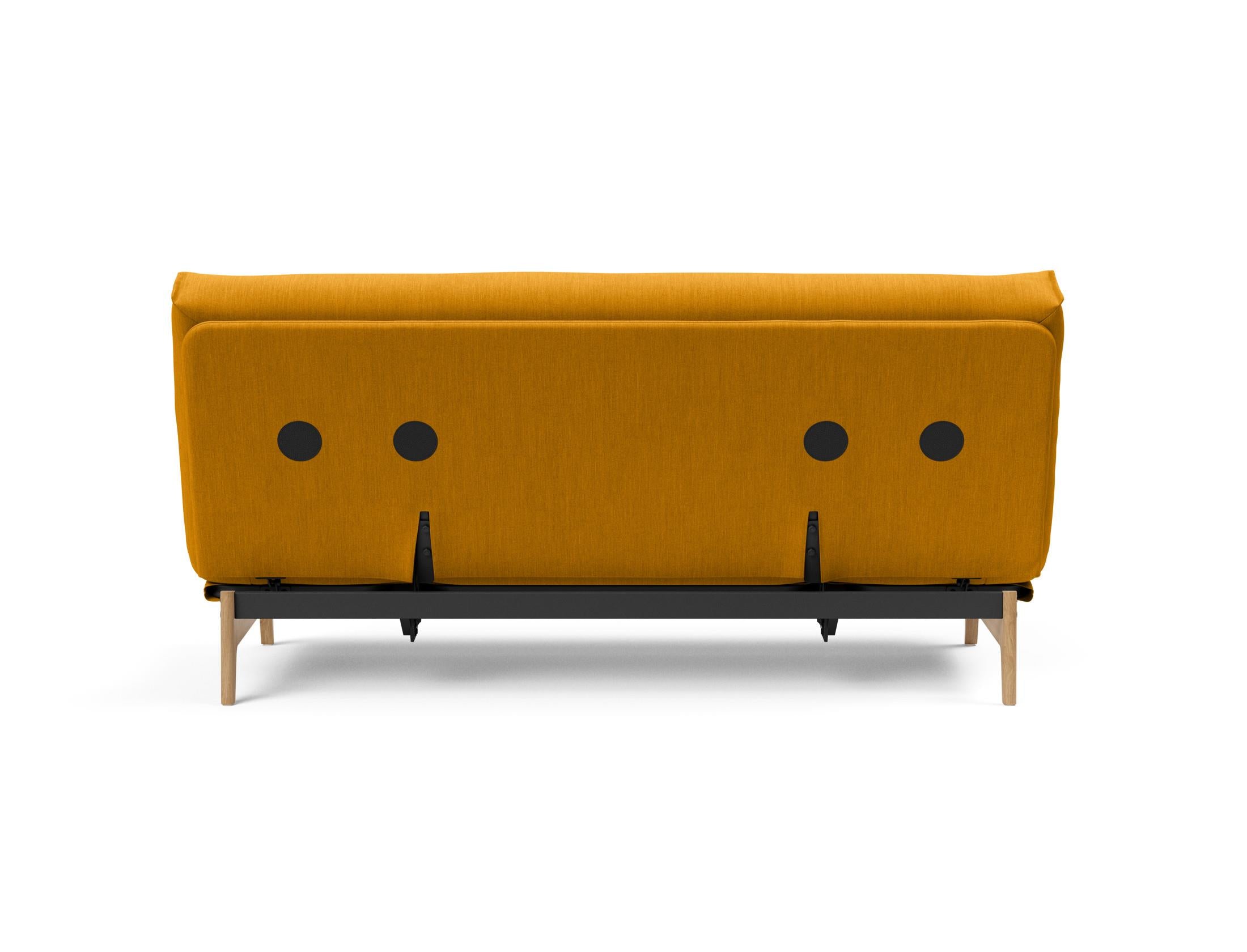 Entdecken Sie das Aslak 140 Bettsofa Nordic: Elegantes skandinavisches Design trifft auf den bequemen Soft Spring Bezug für erholsame Nächte.