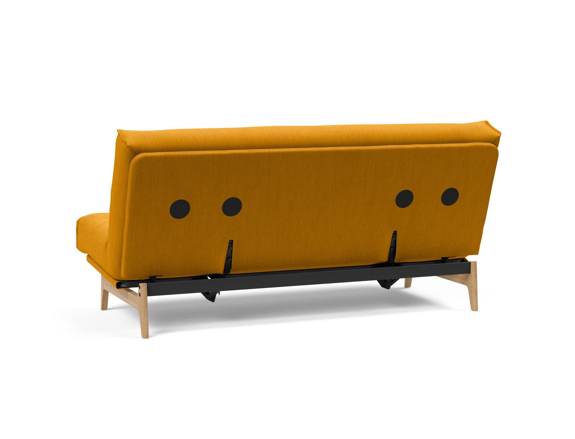Erleben Sie das Aslak 140 Bettsofa Nordic: Stilvolles skandinavisches Design und der komfortable Soft Spring Bezug sorgen für perfekten Schlafkomfort.