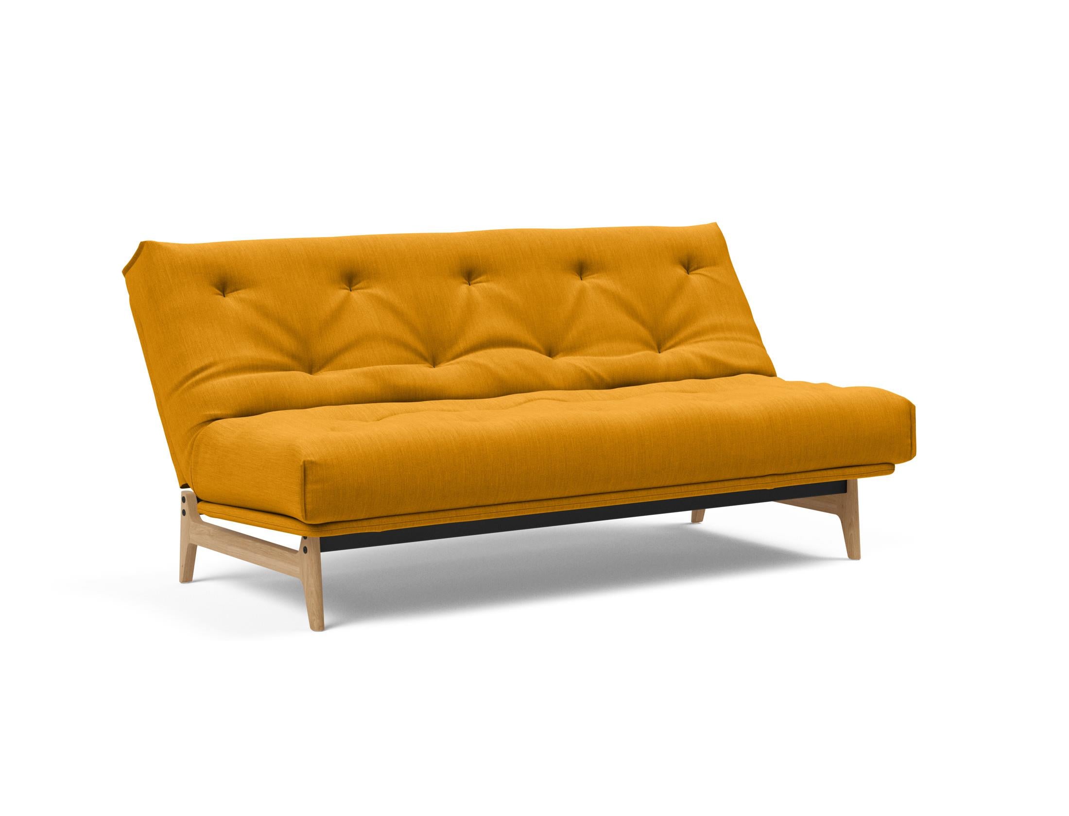 Entdecken Sie das Aslak 140 Bettsofa Nordic: Elegantes skandinavisches Design trifft auf den bequemen Soft Spring Bezug für erholsame Nächte.