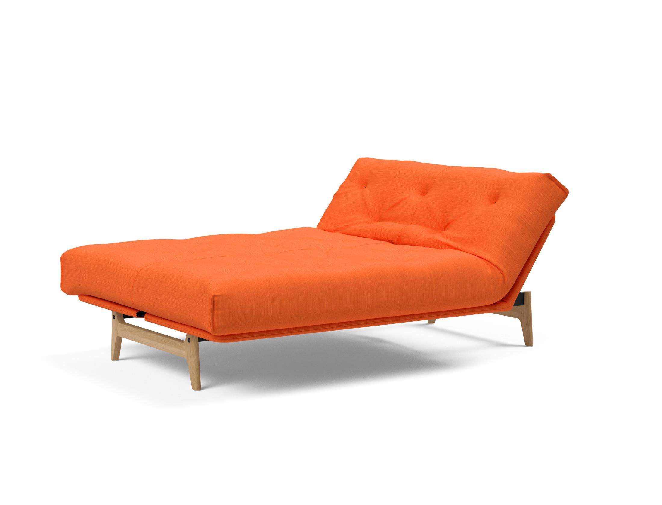 Erleben Sie das Aslak 140 Bettsofa Nordic: Stilvolles skandinavisches Design und der komfortable Soft Spring Bezug sorgen für perfekten Schlafkomfort.
