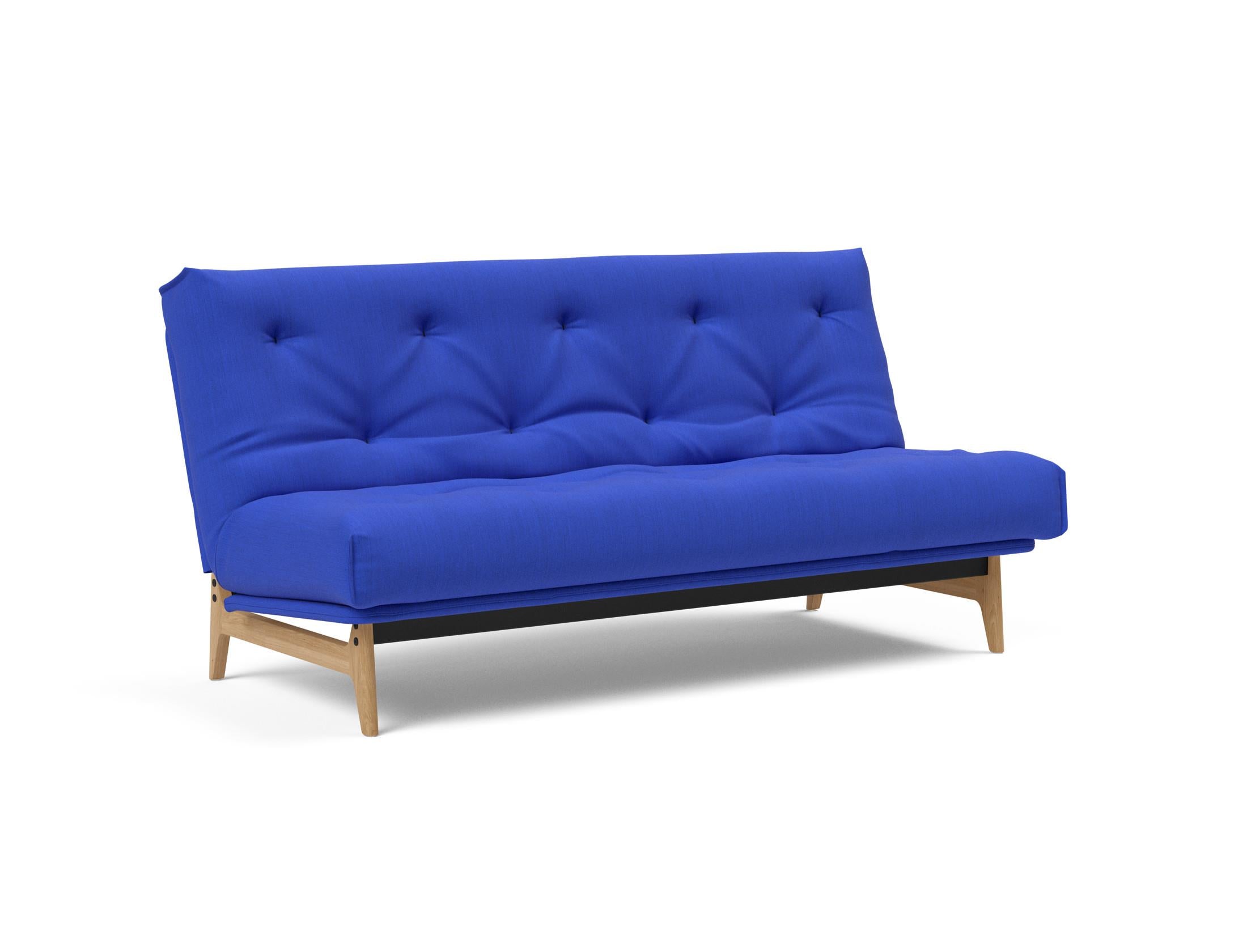 Entdecken Sie das Aslak 140 Bettsofa Nordic: Elegantes skandinavisches Design trifft auf den bequemen Soft Spring Bezug für erholsame Nächte.