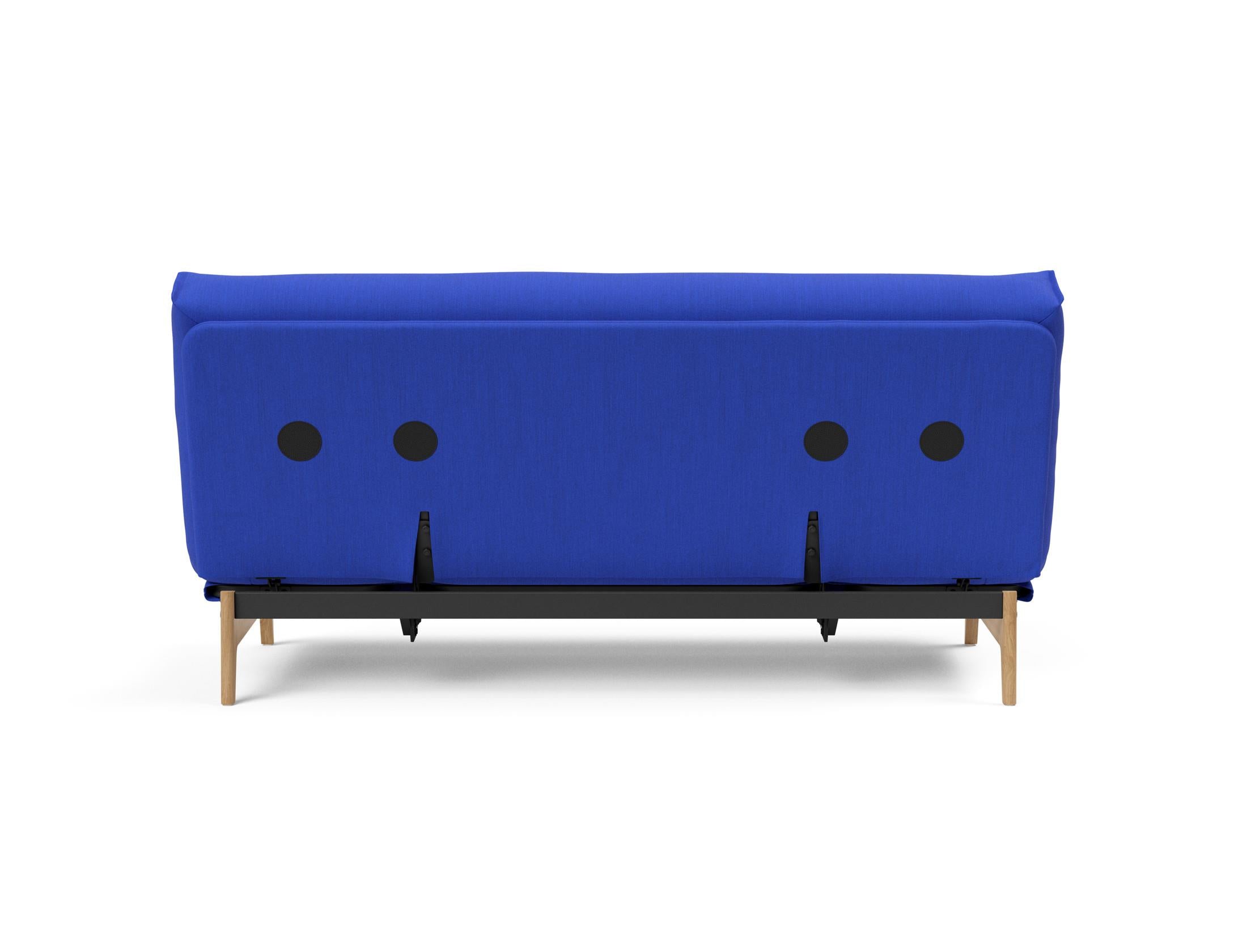 Entdecken Sie das Aslak 140 Bettsofa Nordic: Elegantes skandinavisches Design trifft auf den bequemen Soft Spring Bezug für erholsame Nächte.