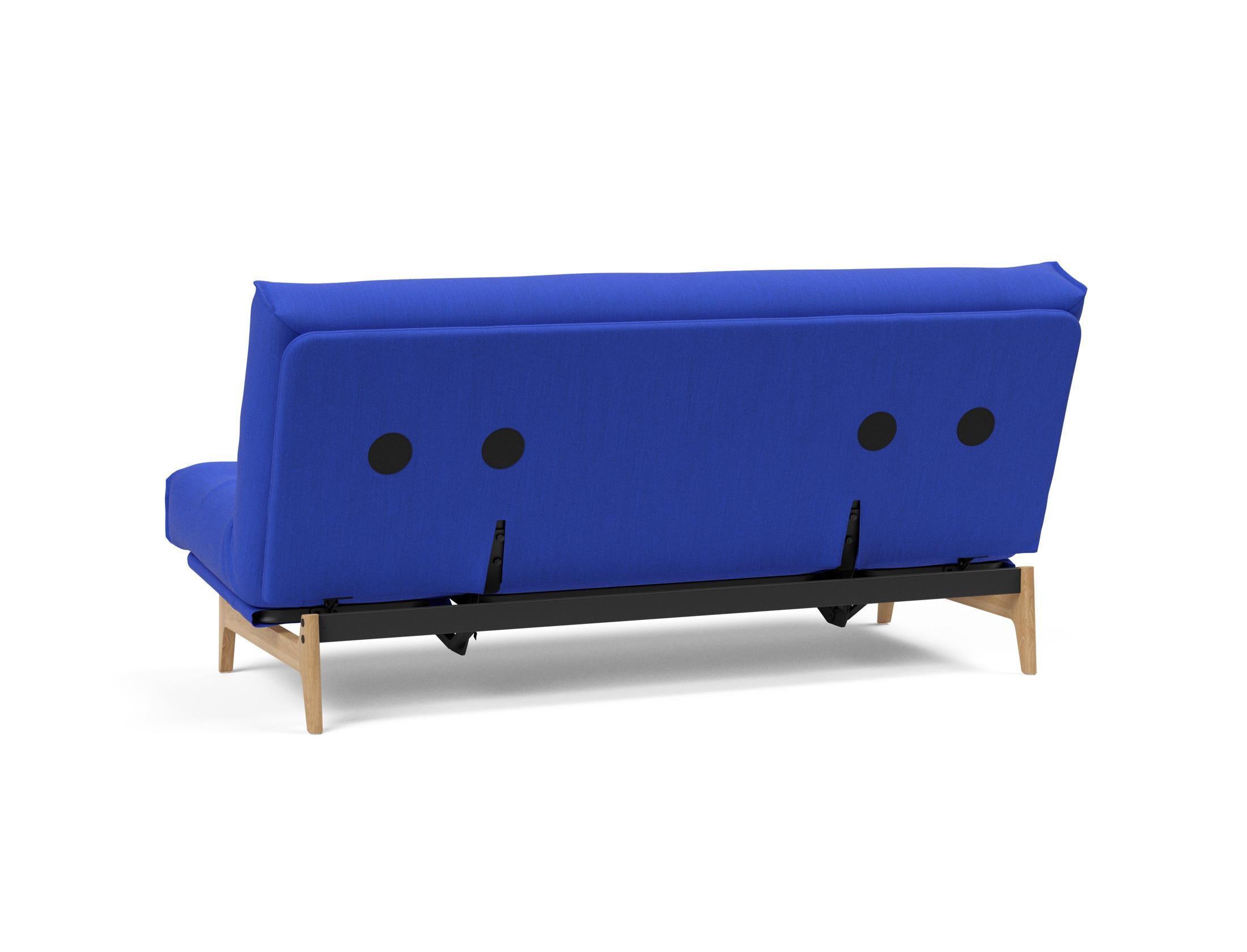 Erleben Sie das Aslak 140 Bettsofa Nordic: Stilvolles skandinavisches Design und der komfortable Soft Spring Bezug sorgen für perfekten Schlafkomfort.