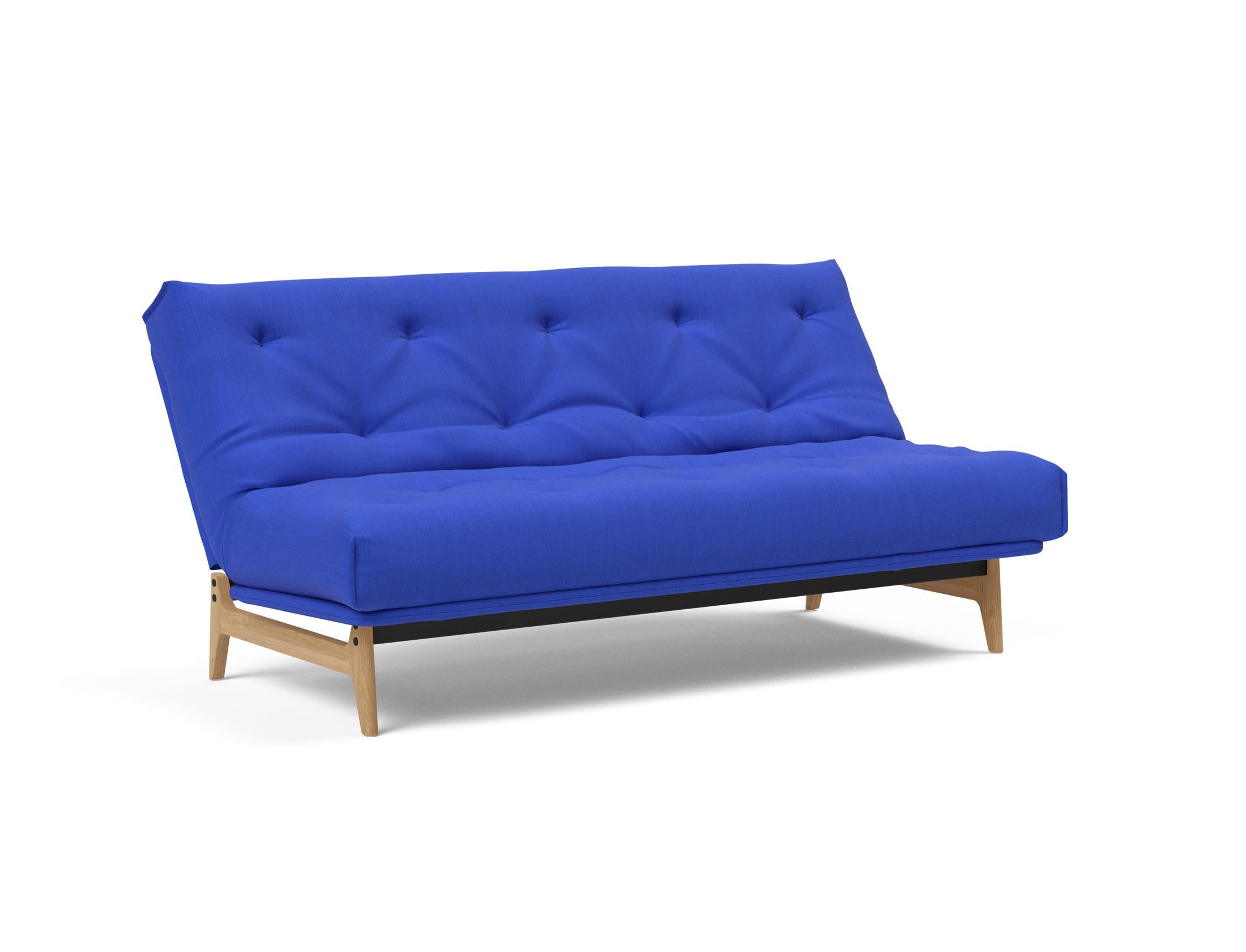 Entdecken Sie das Aslak 140 Bettsofa Nordic: Elegantes skandinavisches Design trifft auf den bequemen Soft Spring Bezug für erholsame Nächte.