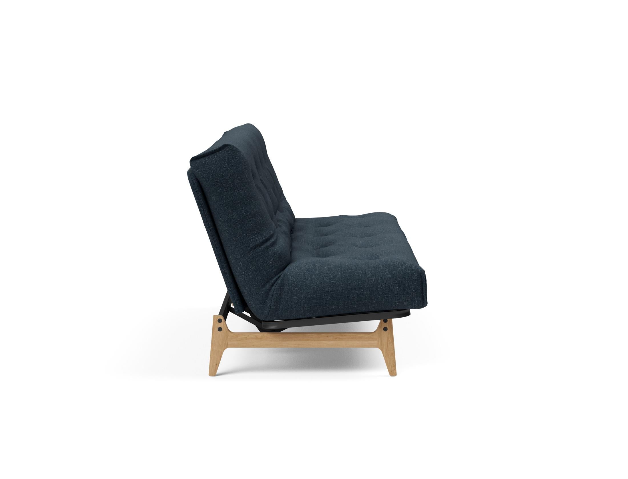 Erleben Sie das Aslak 140 Bettsofa Nordic Soft Spring von Innovation Living – eine perfekte Kombination aus modernem Stil und optimalem Schlafkomfort.