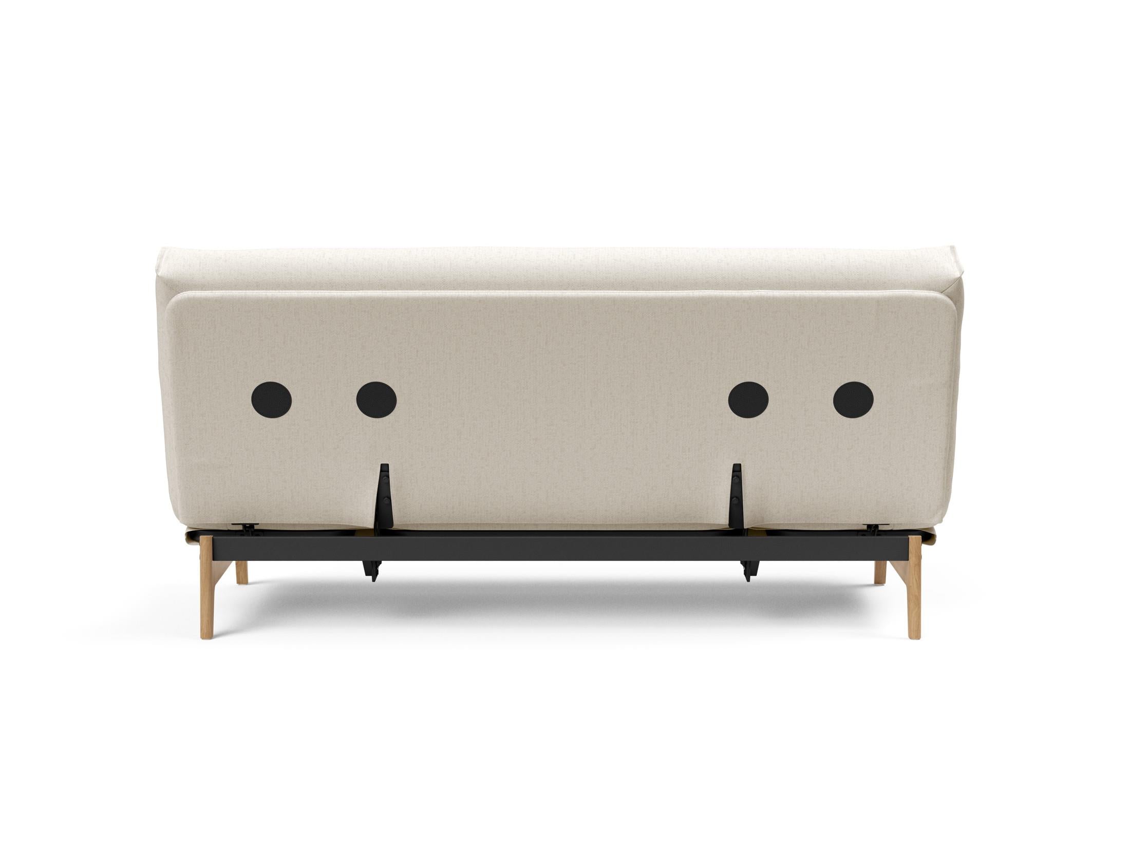Erleben Sie das Aslak 140 Bettsofa Nordic: Stilvolles skandinavisches Design und der komfortable Soft Spring Bezug sorgen für perfekten Schlafkomfort.