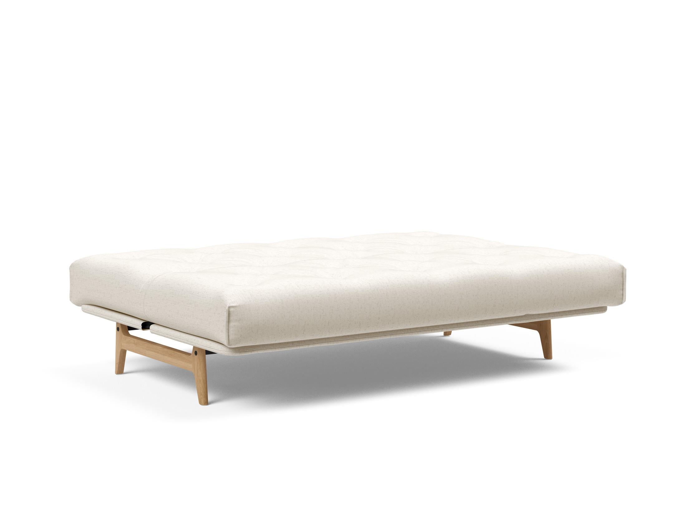 Erleben Sie das Aslak 140 Bettsofa Nordic: Stilvolles skandinavisches Design und der komfortable Soft Spring Bezug sorgen für perfekten Schlafkomfort.