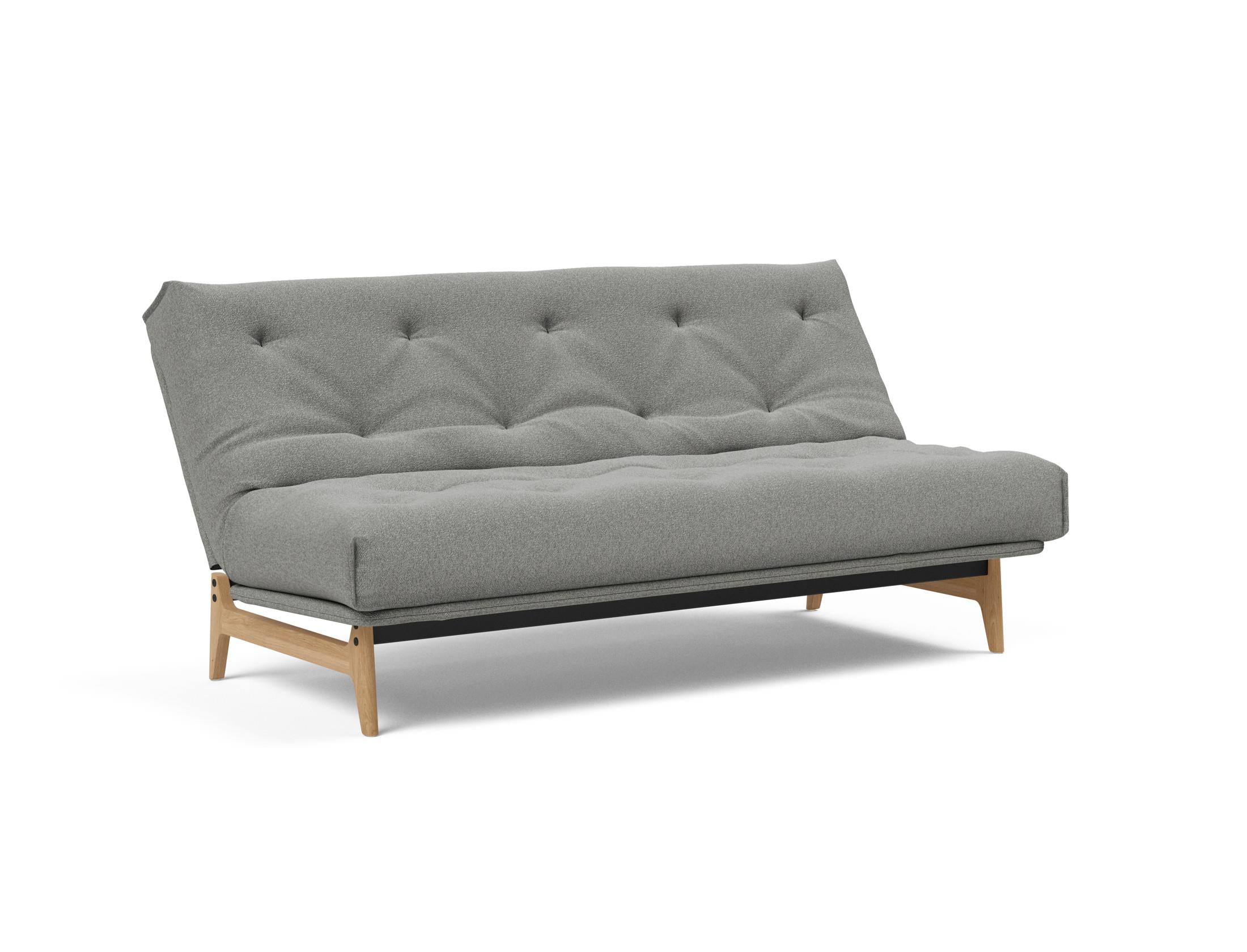 Entdecken Sie das Aslak 140 Bettsofa Nordic: Elegantes skandinavisches Design trifft auf den bequemen Soft Spring Bezug für erholsame Nächte.