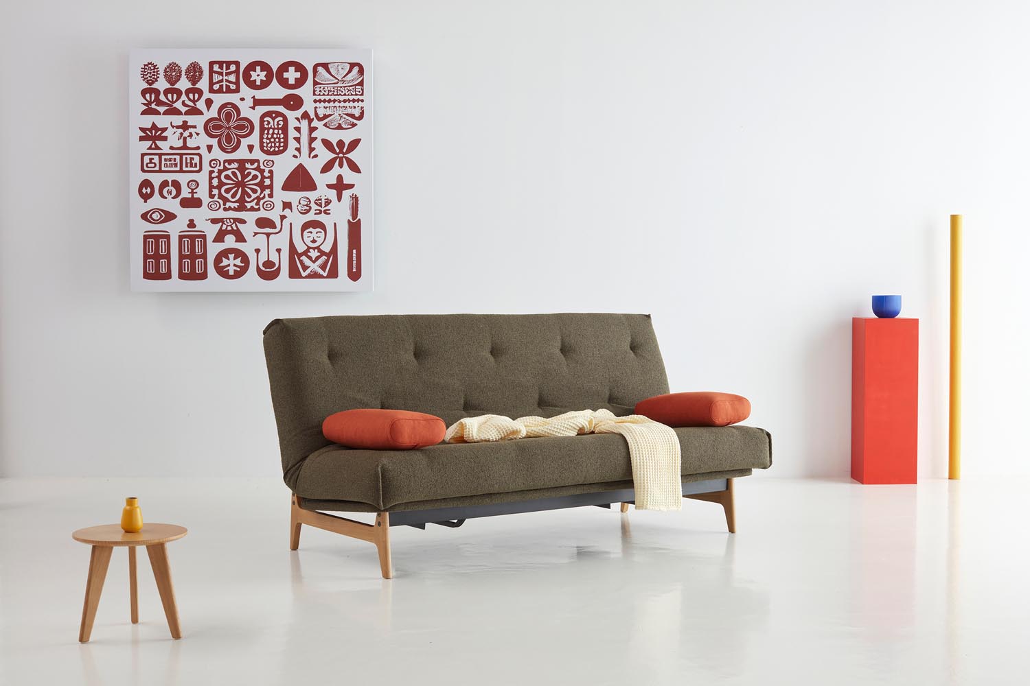 Erleben Sie das Aslak 140 Bettsofa Nordic: Stilvolles skandinavisches Design und der komfortable Soft Spring Bezug sorgen für perfekten Schlafkomfort.