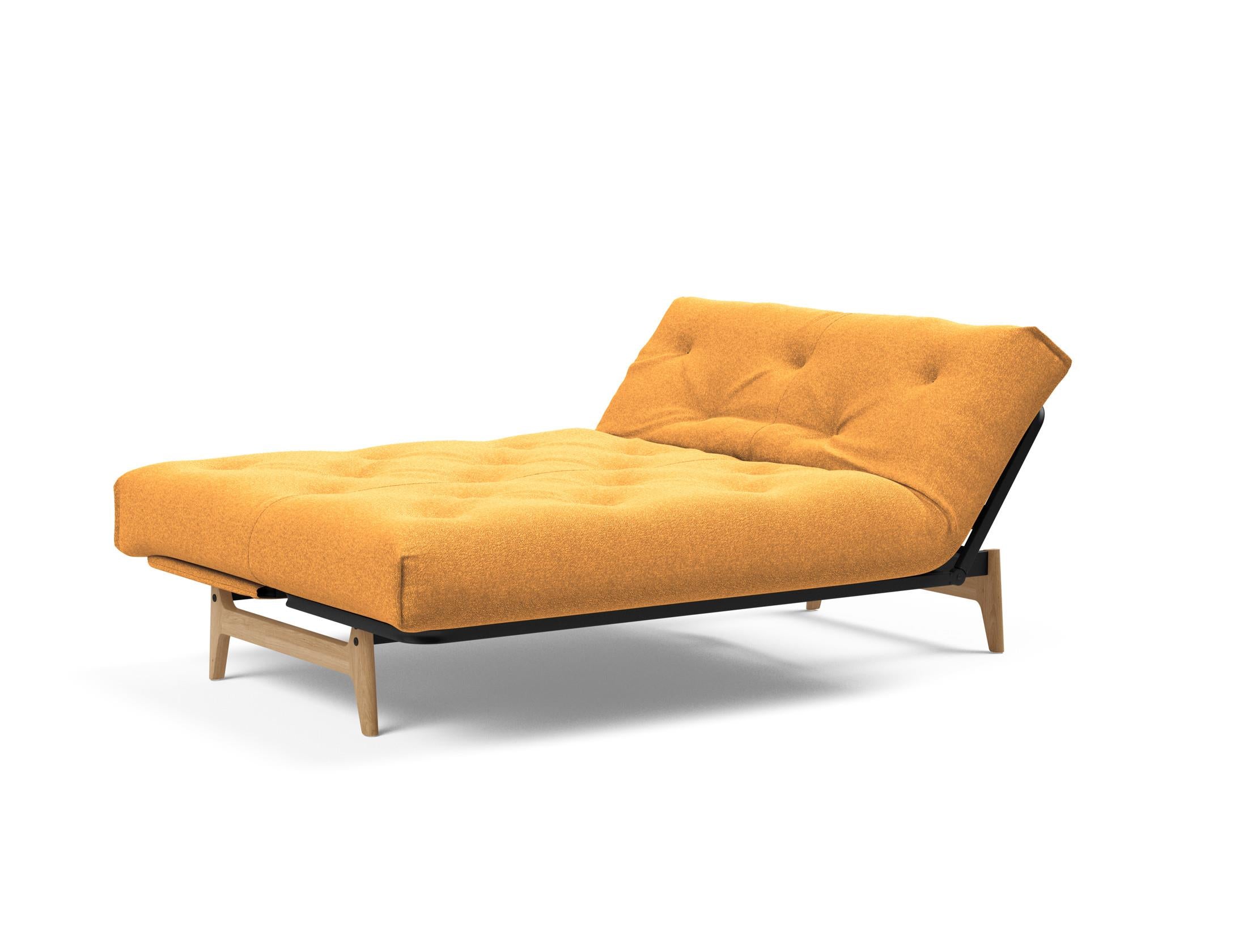 Erleben Sie das Aslak 140 Bettsofa Nordic: Stilvolles skandinavisches Design und der komfortable Soft Spring Bezug sorgen für perfekten Schlafkomfort.